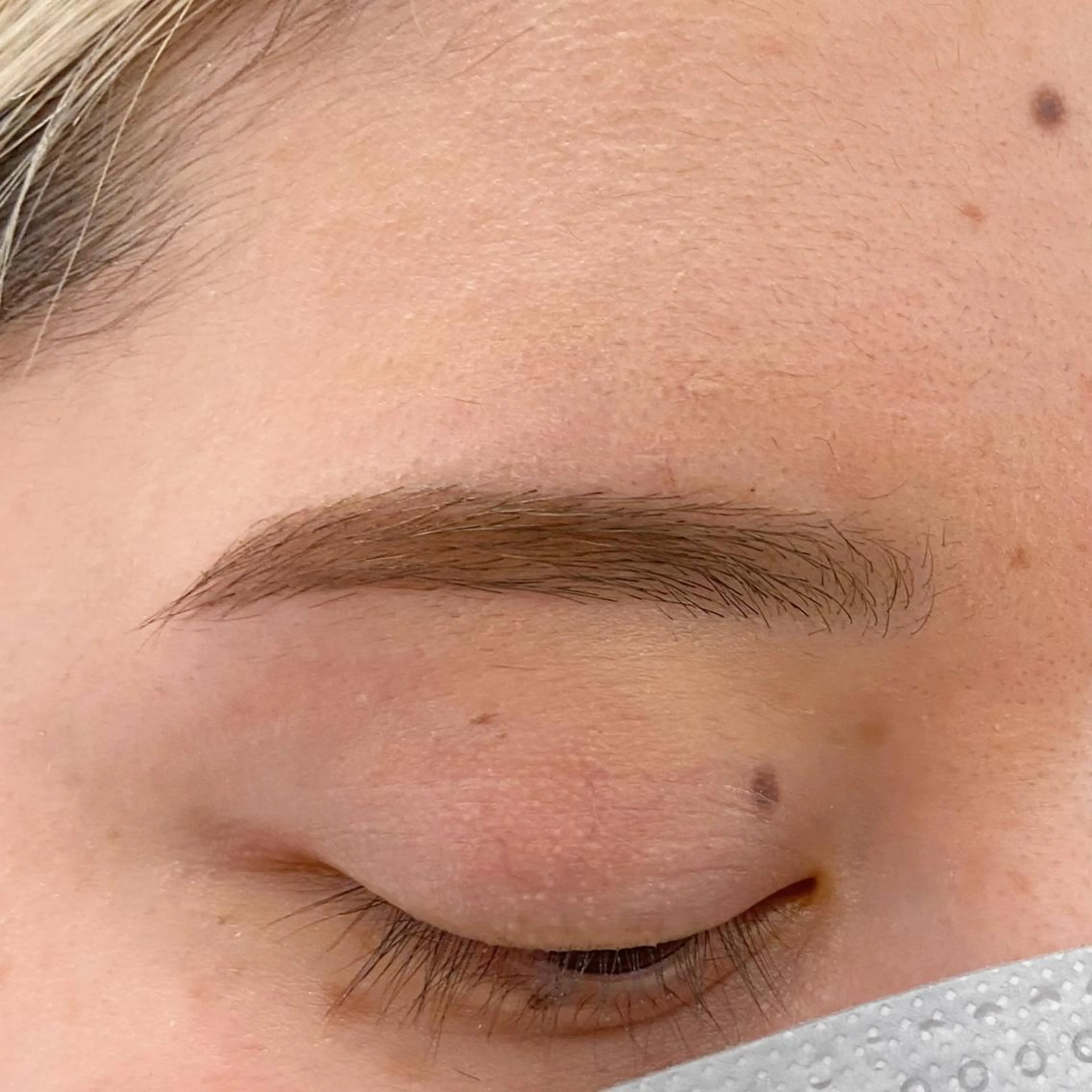 ✨ヘアと眉ワックス同時施術✨ヘアカラー＋眉ワックス脱毛の写真