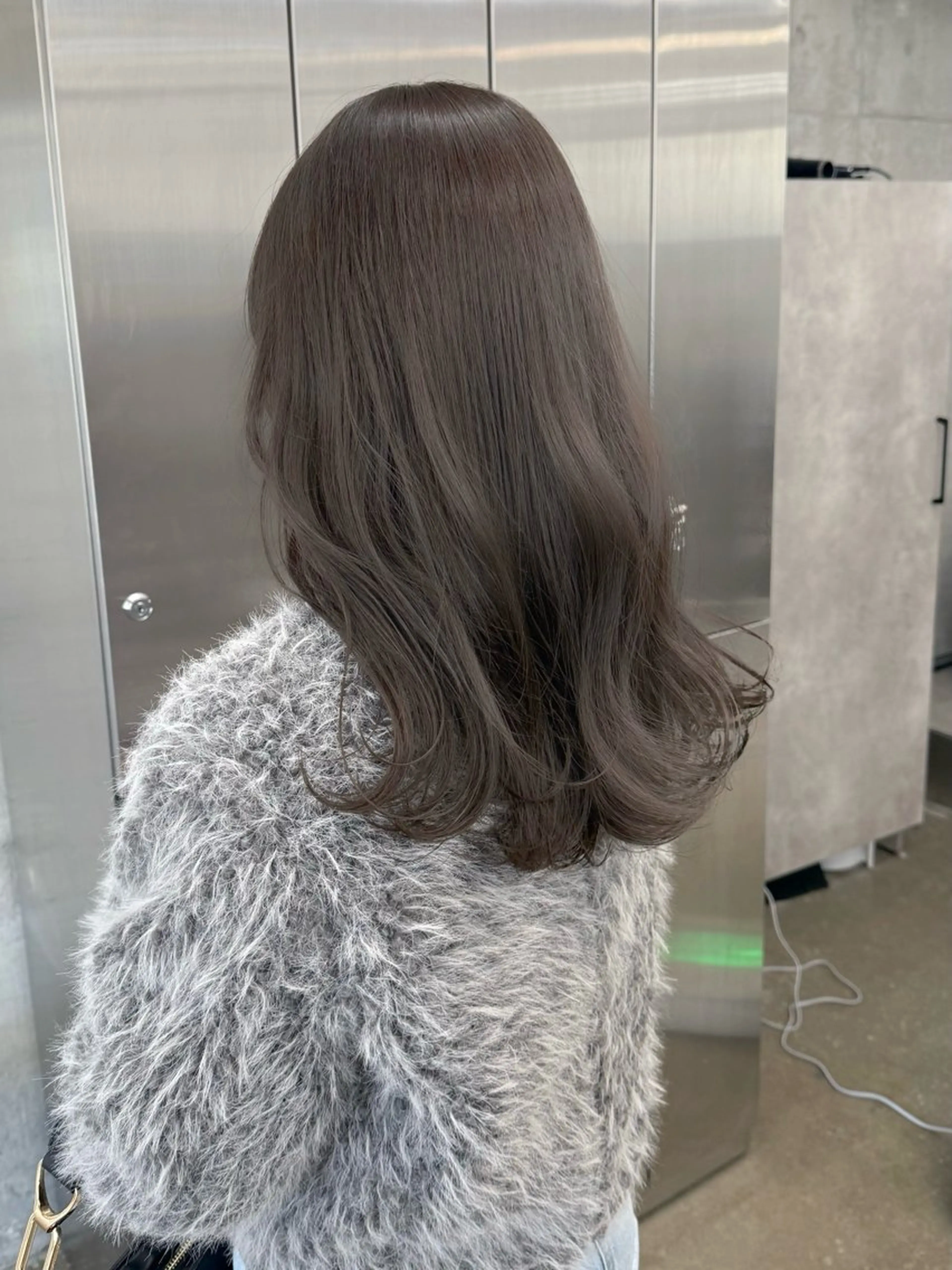 ミディアム カラー グレージュ カット ヘアカラー トリートメント 高橋大樹/グレージュ 透明感/髪質改善のヘアスタイル