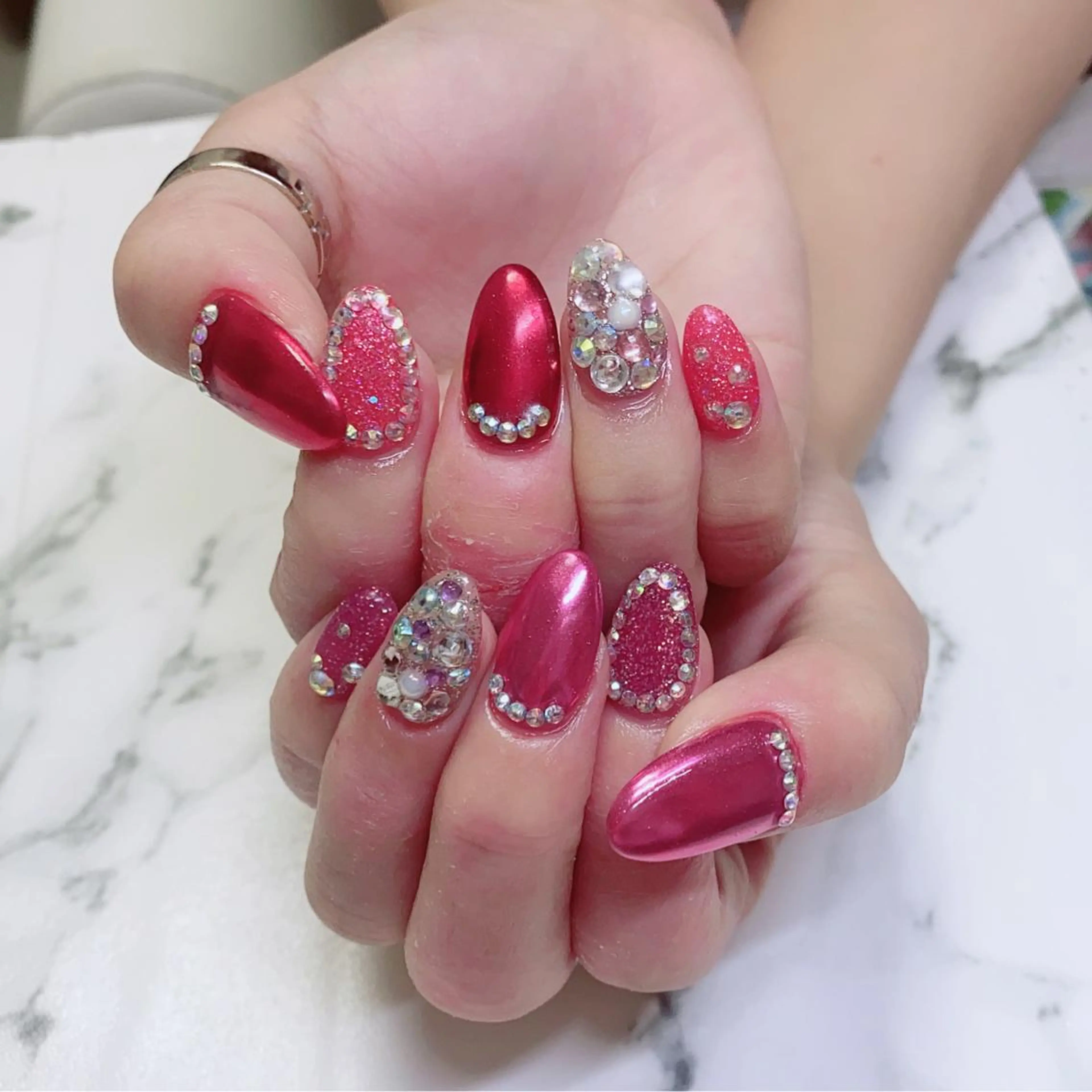 ロング カラー ネイル 長さ出し ミラーネイル 赤色 Q Free nailsのネイルデザイン