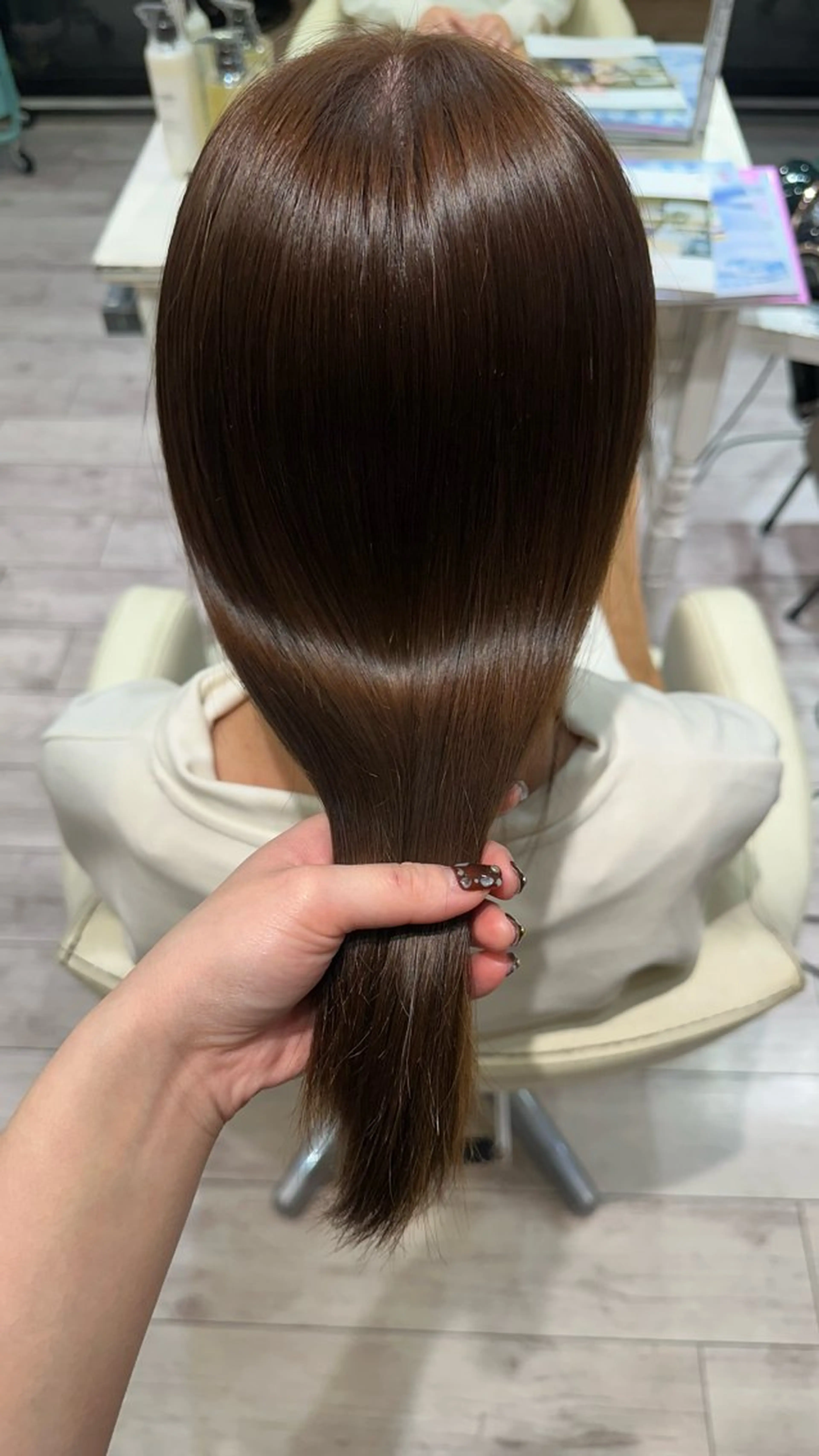 セミロング カラー GIFT所属・橋本叶夢/ ショートヘア/透け感のヘアスタイル