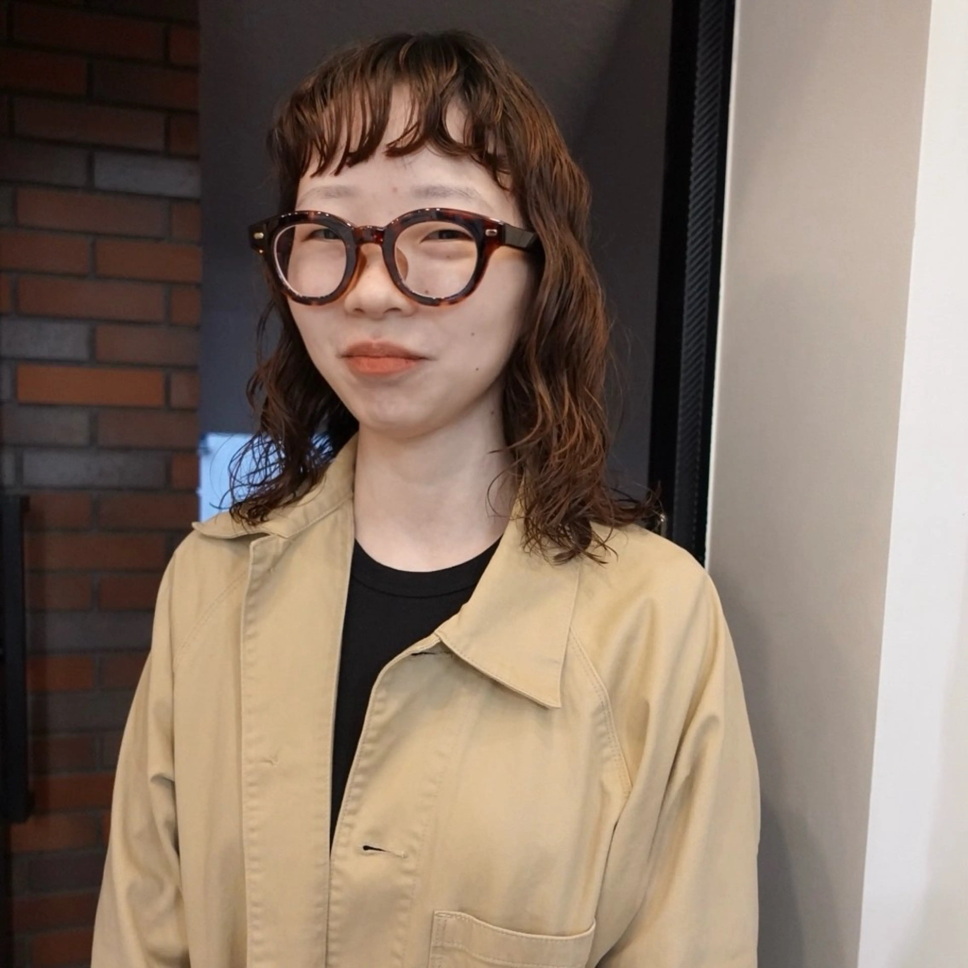 ミディアム カラー パーマ ヘアアレンジ ミディアムパーマ ブラウンカラー ボブ オン眉 カット ヘアカラー パーマ 🌐サトウ リョウ🌐のヘアスタイル