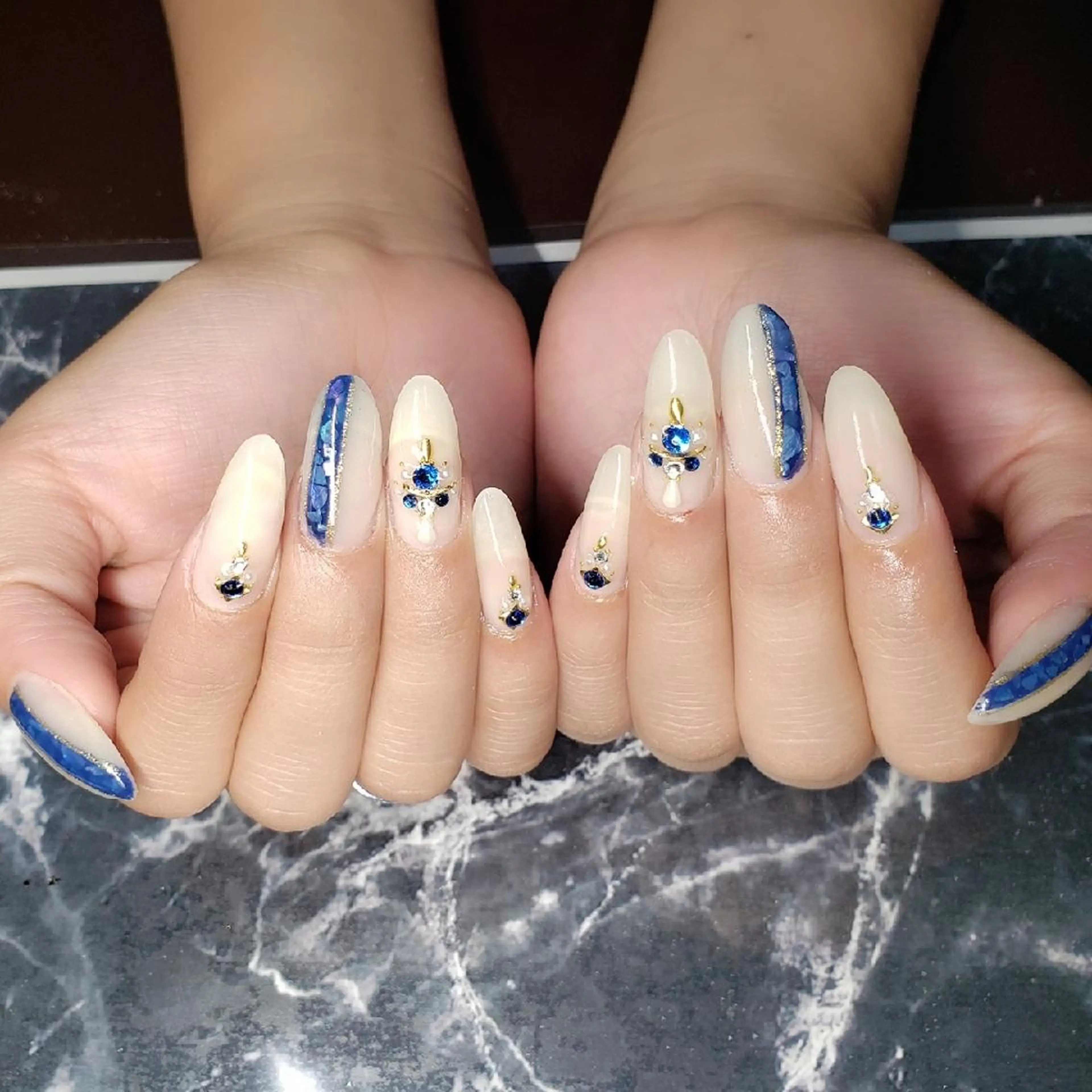 ネイル セミロング ハンドネイル クロキ 。のネイルデザイン