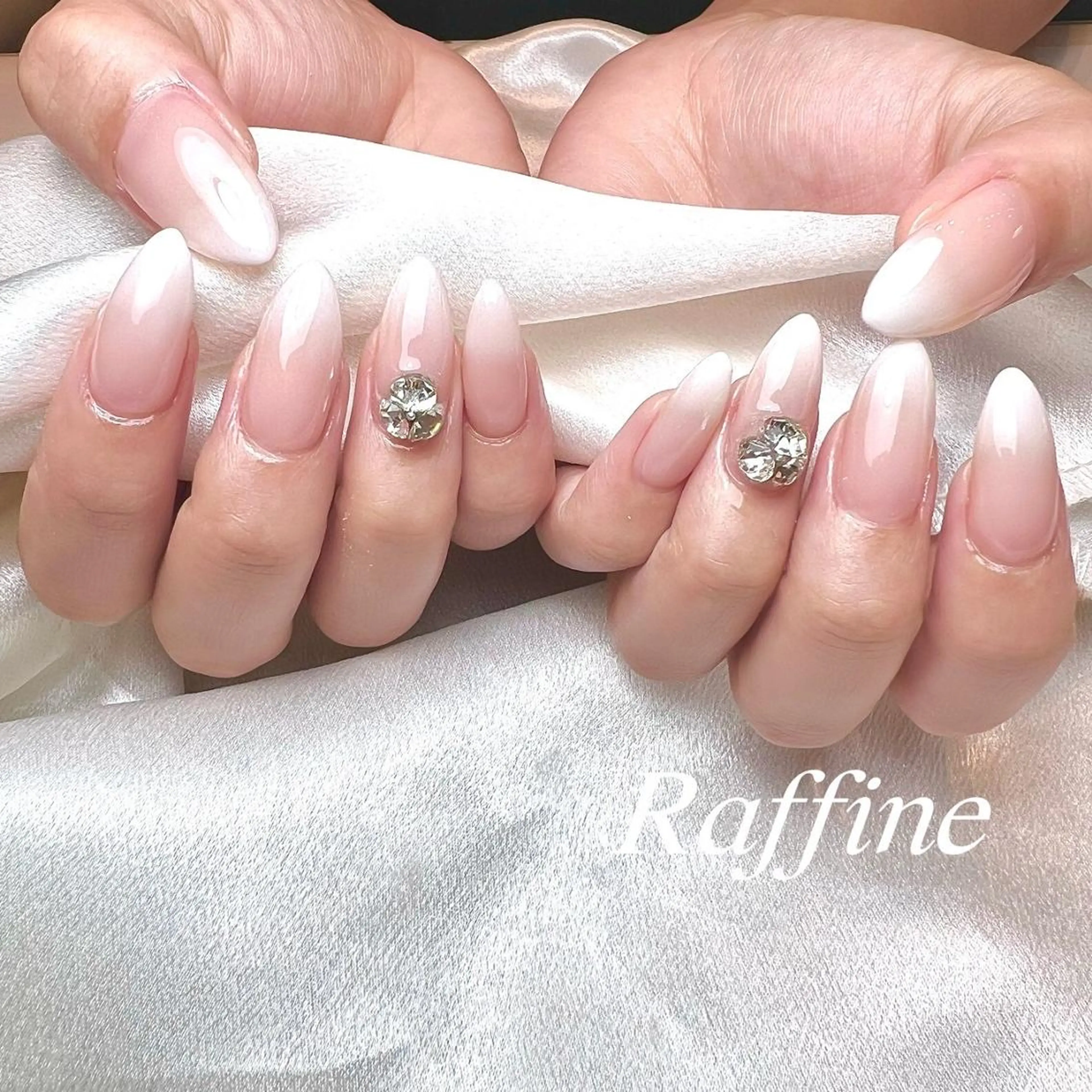 ネイル RAFFINE 月🦋🩵のネイルデザイン