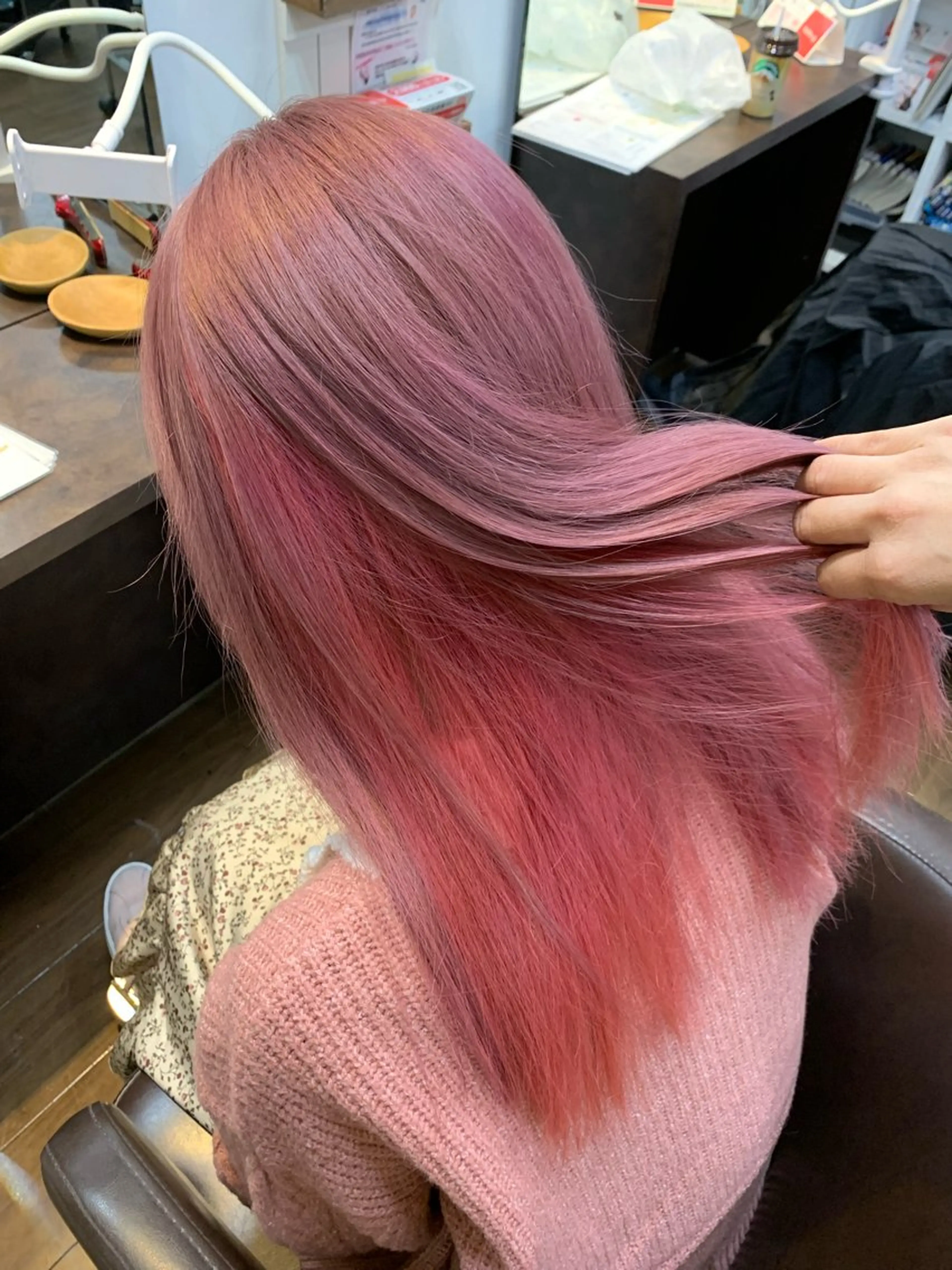 ミディアム カラー インナーカラー ピンクカラー ヘアカラー トリートメント 小笠原 菜緒のヘアスタイル