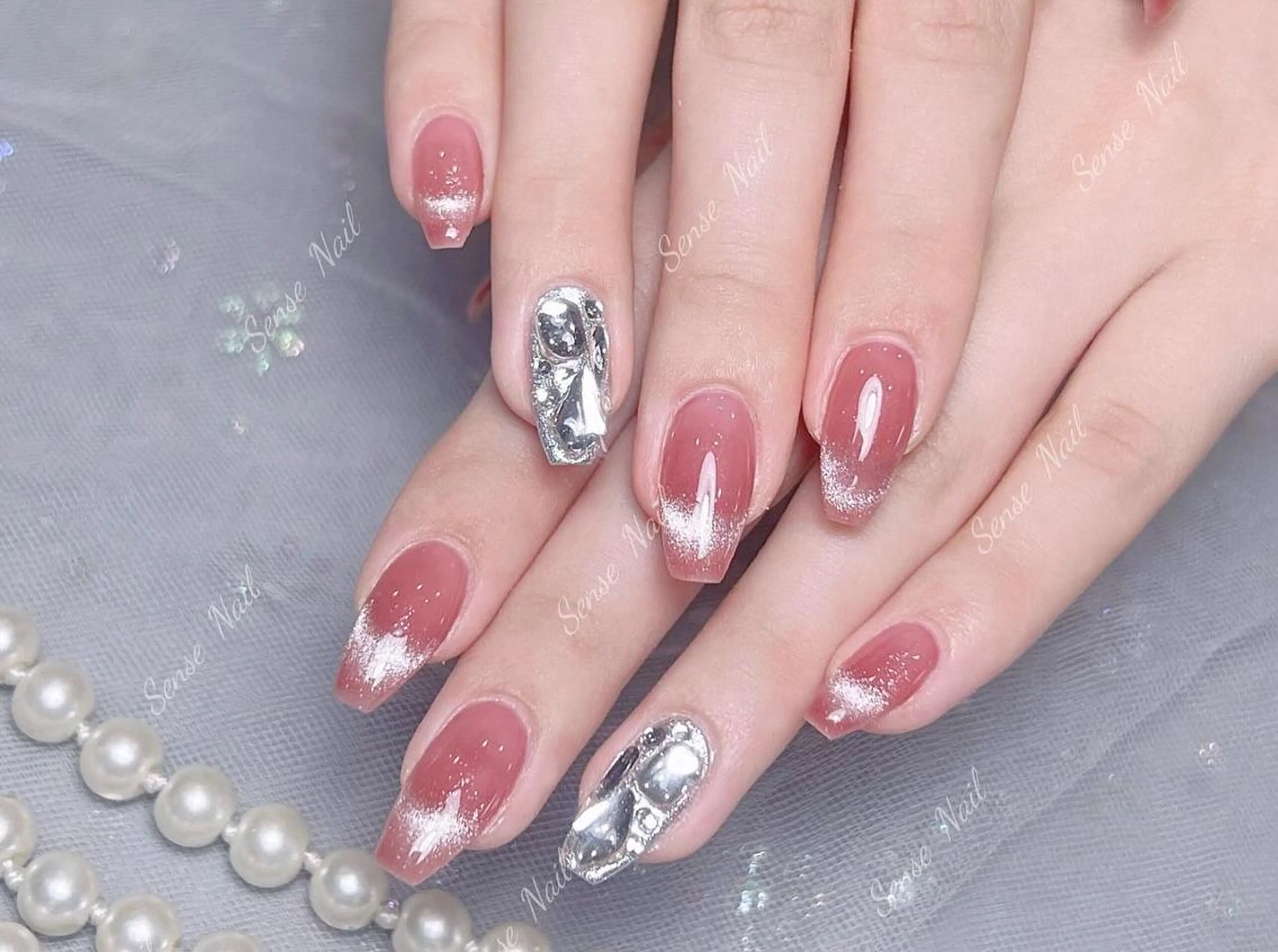 ネイル Queening 🦋のネイルデザイン