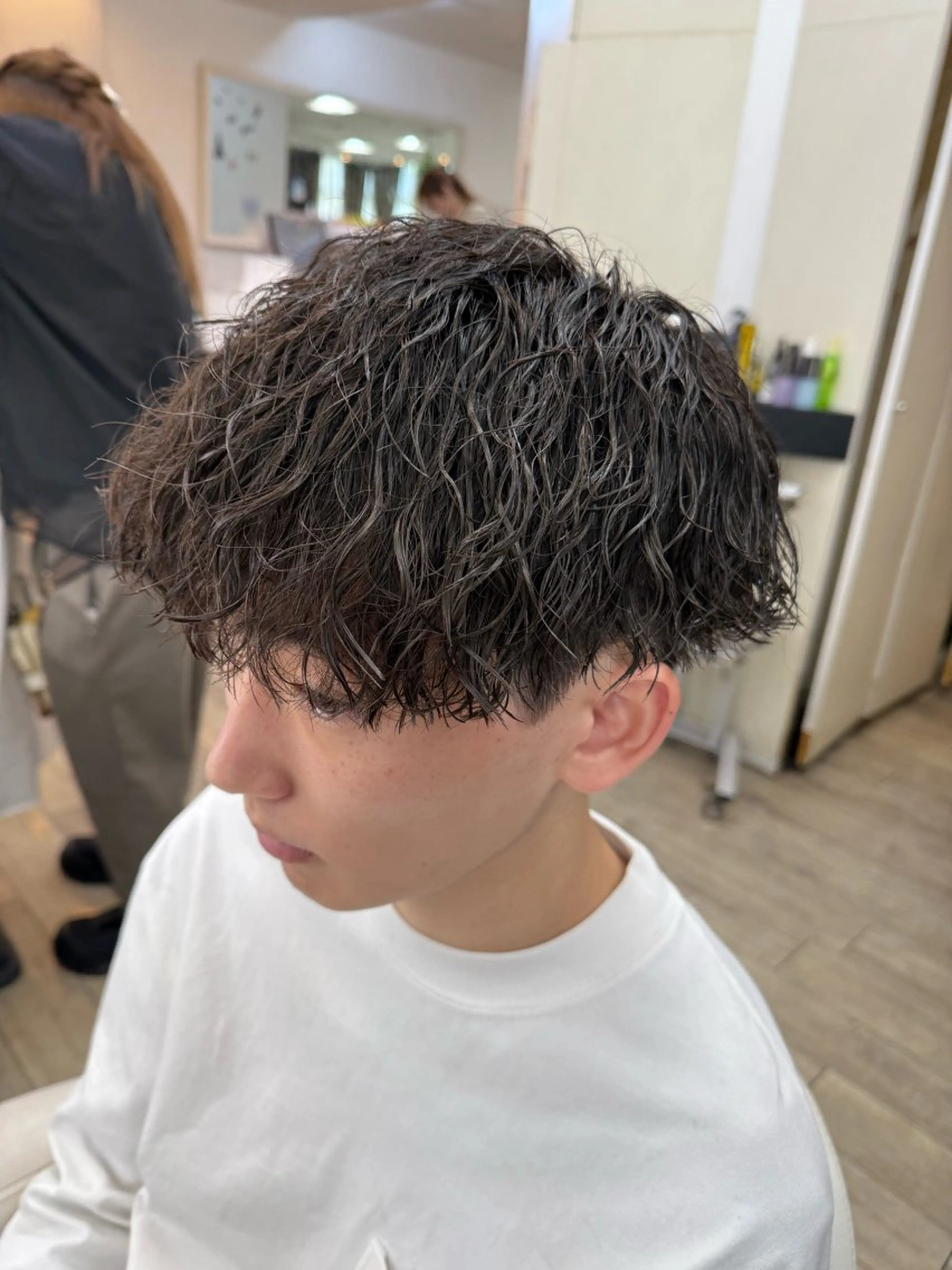 ミディアム パーマ ミディアムパーマ ツイストスパイラルパーマ スパイラルパーマ カット パーマ 市川 博紀 副店長のヘアスタイル