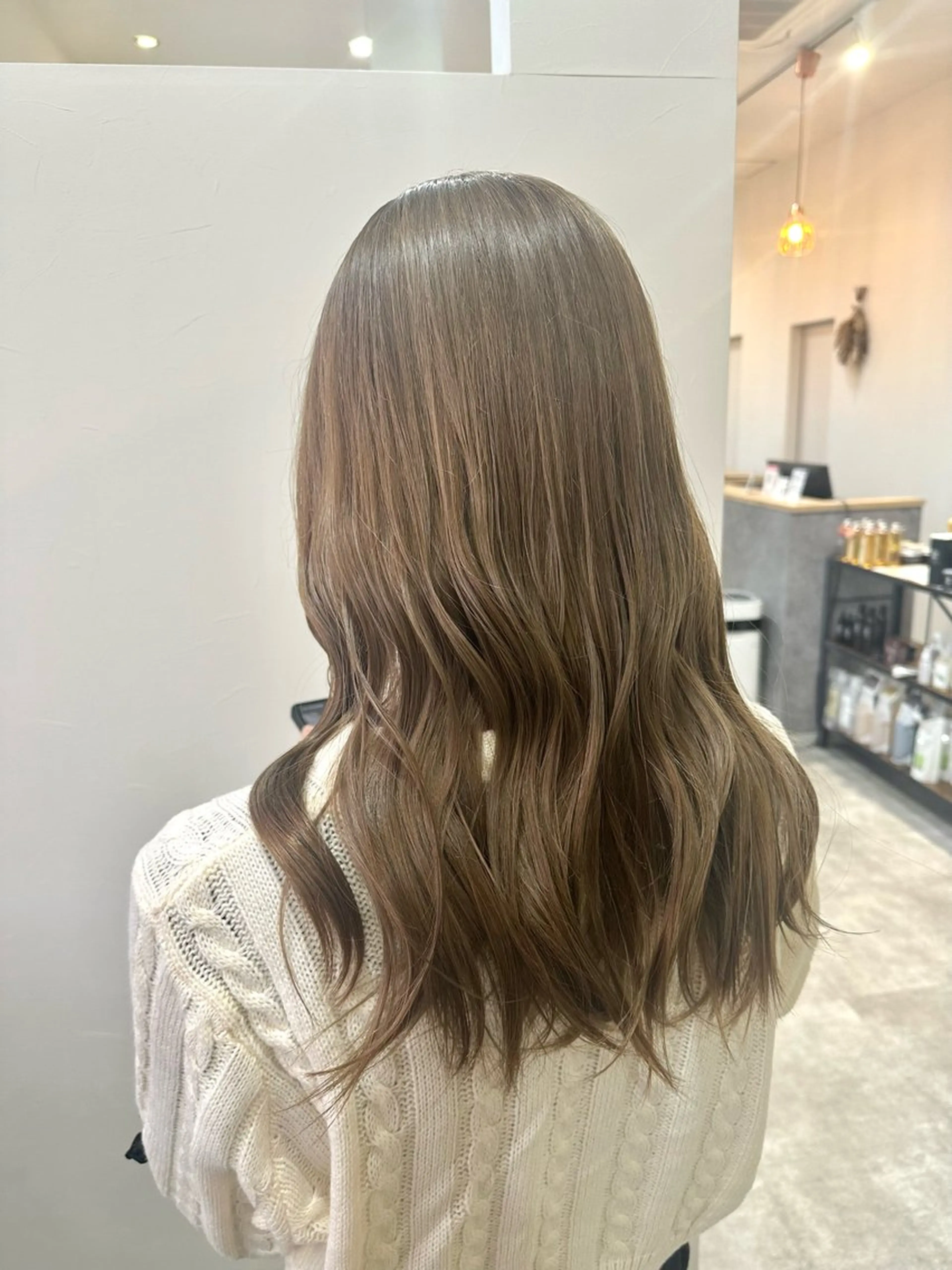 ロング カラー ベージュカラー ブリーチ ダブルカラー ミルクティーベージュ ヘアカラー トリートメント Rangali nanamiのヘアスタイル