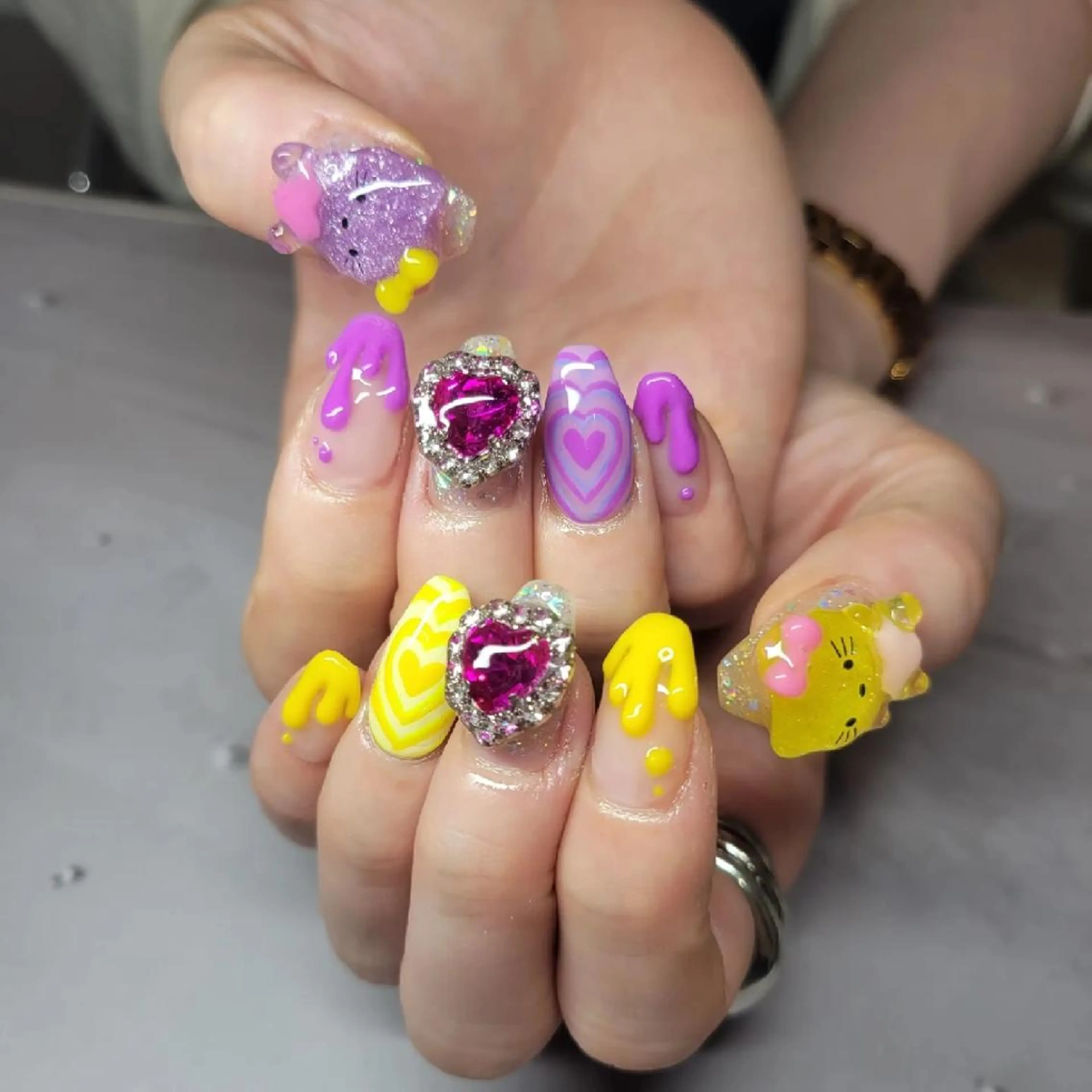 ネイル ハート パープル 黄色 Nail salon Coco所属・Nail salon Coco【溝の口駅】のネイルデザイン