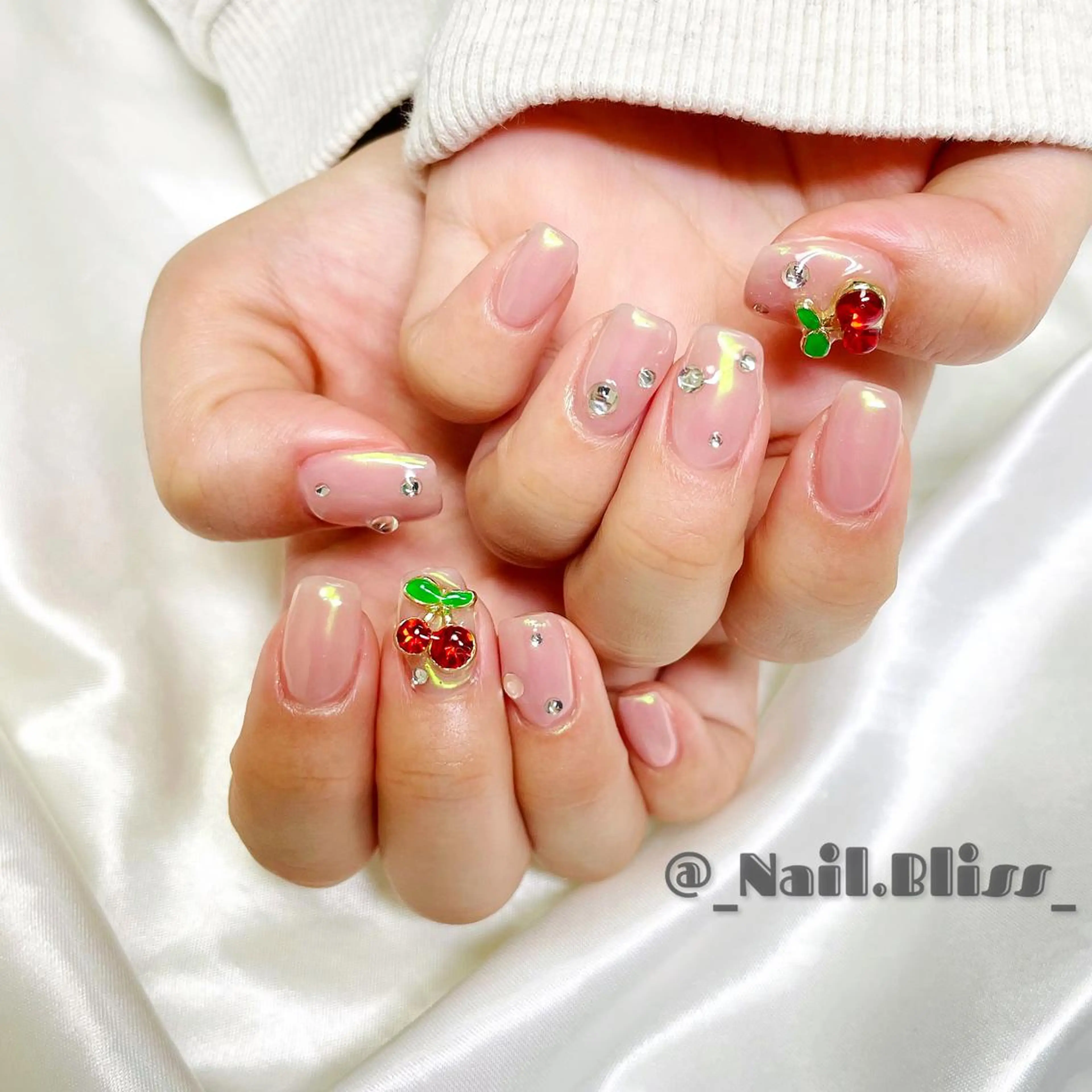 ネイル オーロラネイル ハンドネイル NAIL BLISSのネイルデザイン