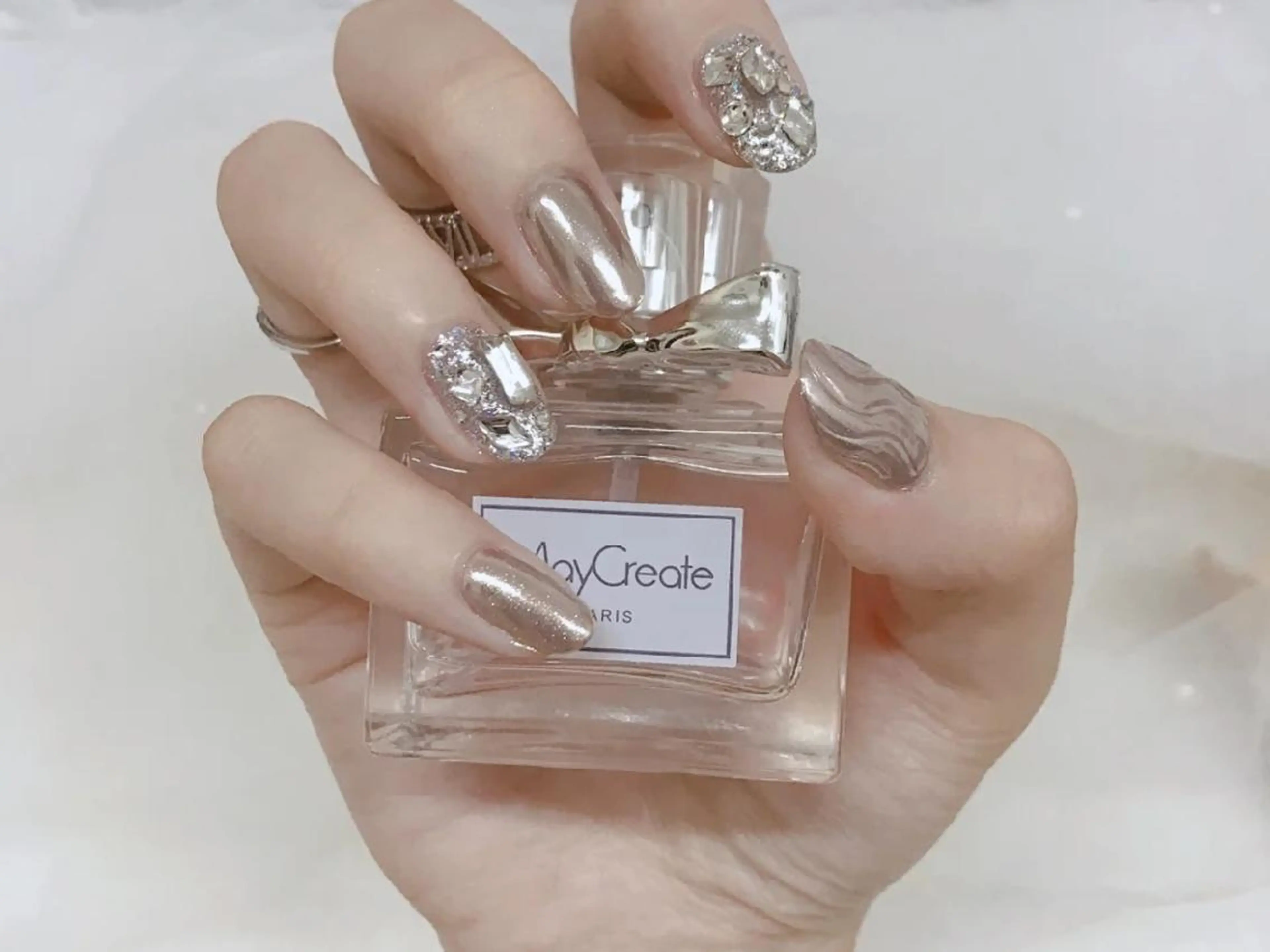 ミディアム ネイル ミラーネイル ネイリストゆか💅 長さだし、深爪矯正のネイルデザイン