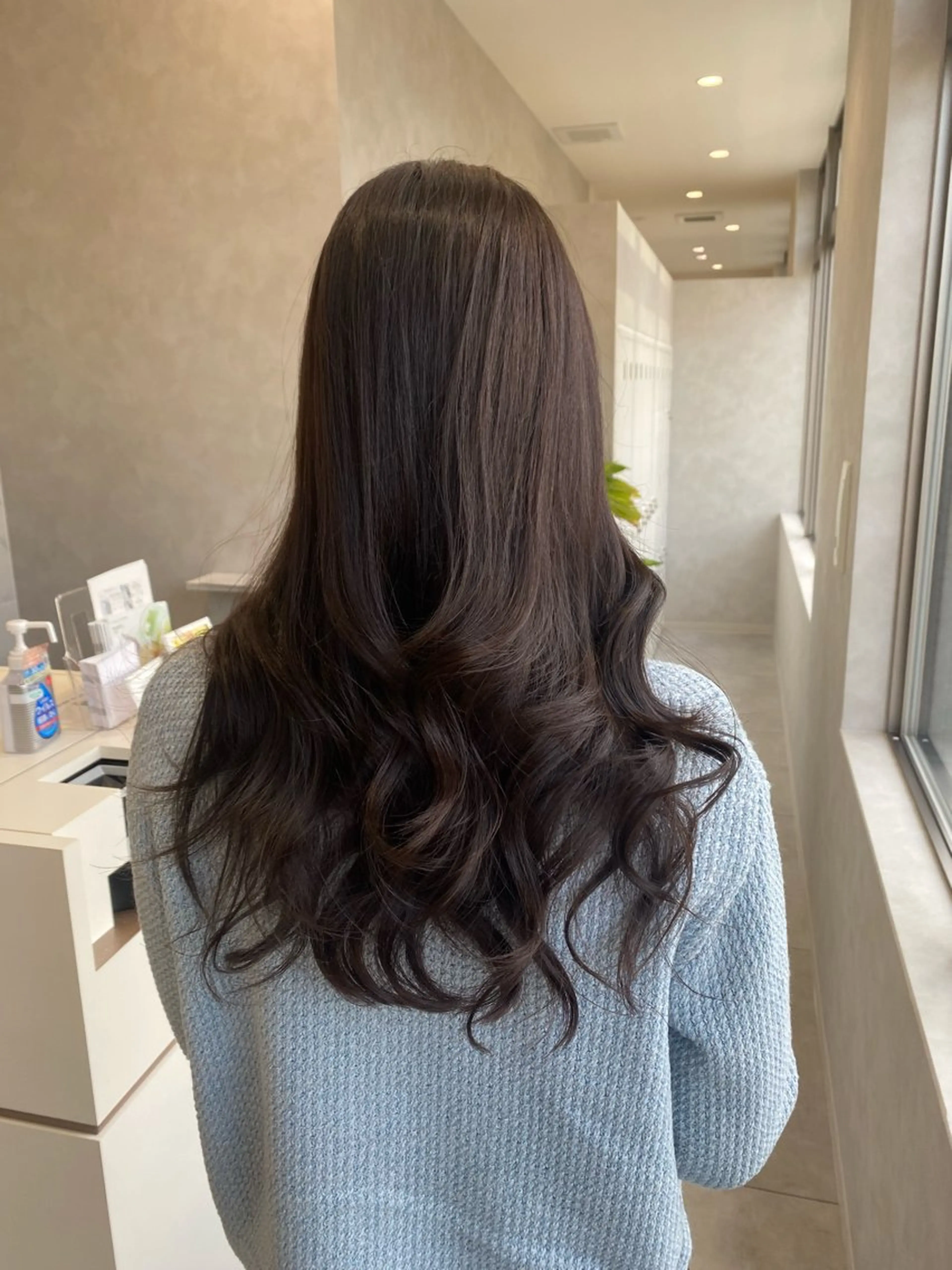 ロング カラー 黒髪 グレーブラック レイヤーカット カット ヘアカラー 韓国ヘア・カラー 🩵SHIZUKUのヘアスタイル