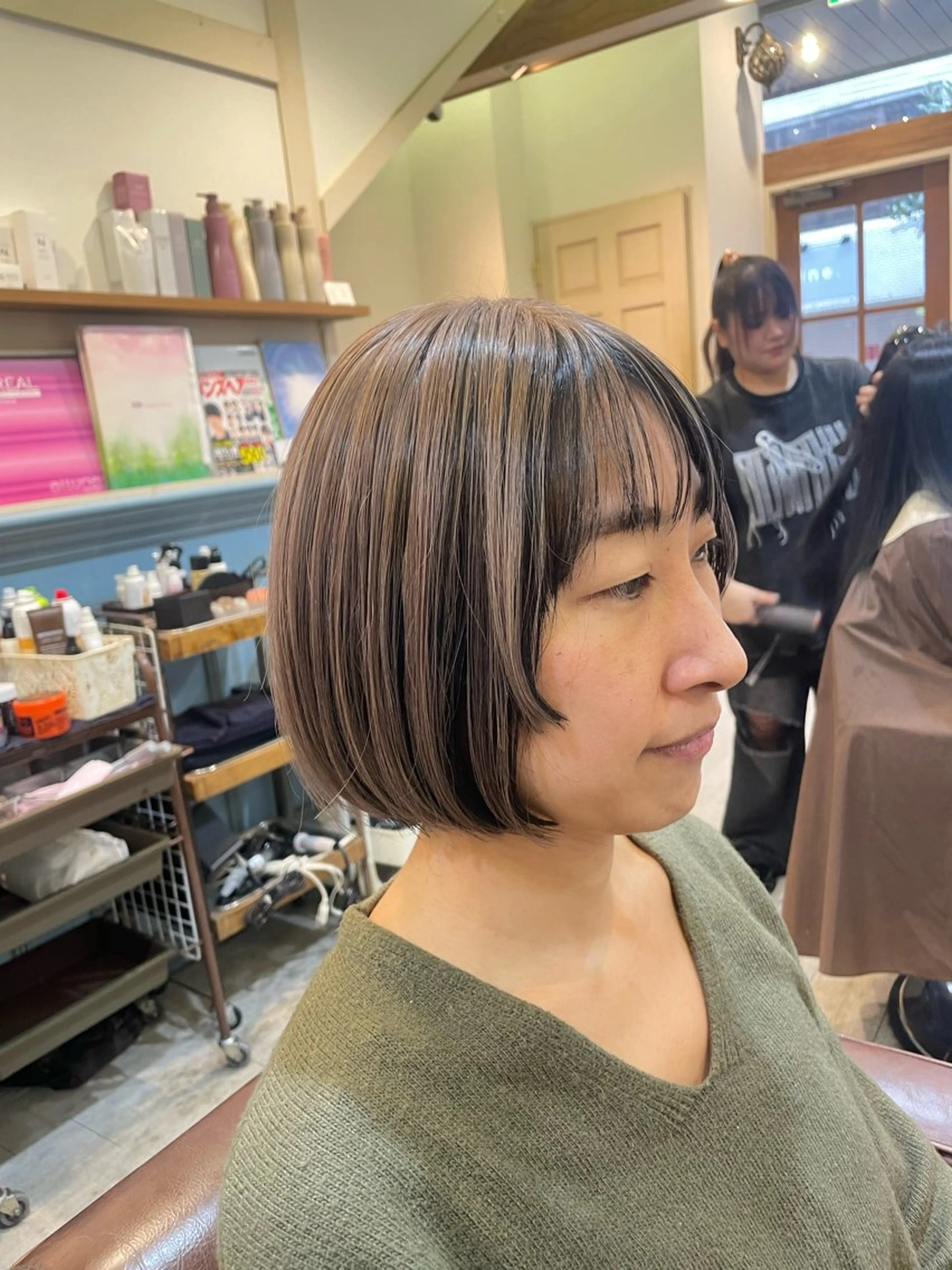 ショート カラー ブリーチ デザインカラー カット ヘアカラー トリートメント 立川・くびれミディ 旬なデザインカラーのヘアスタイル