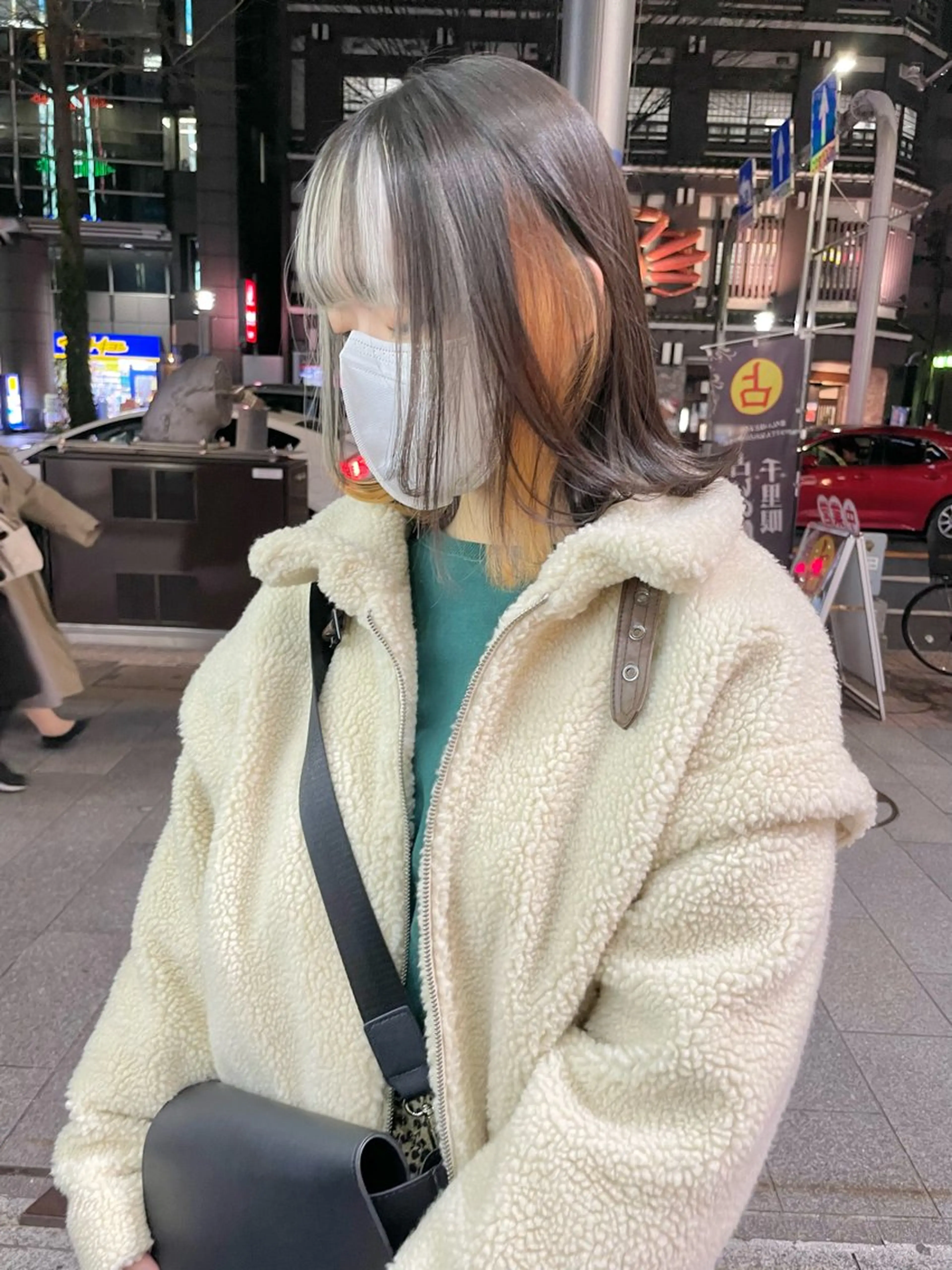 ミディアム インク 美容院のヘアスタイル