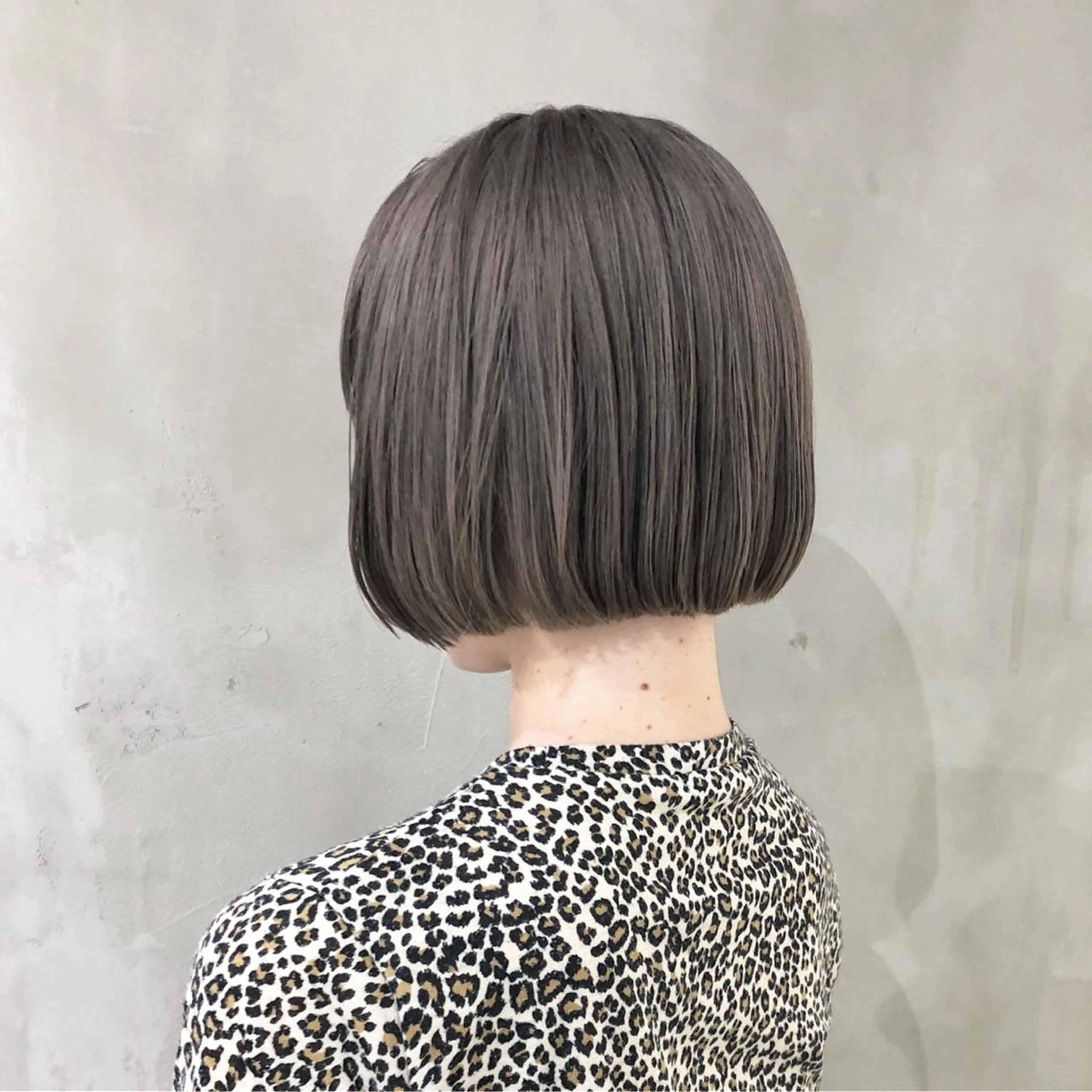 ショート カラー ニシオカ タクヤのヘアスタイル