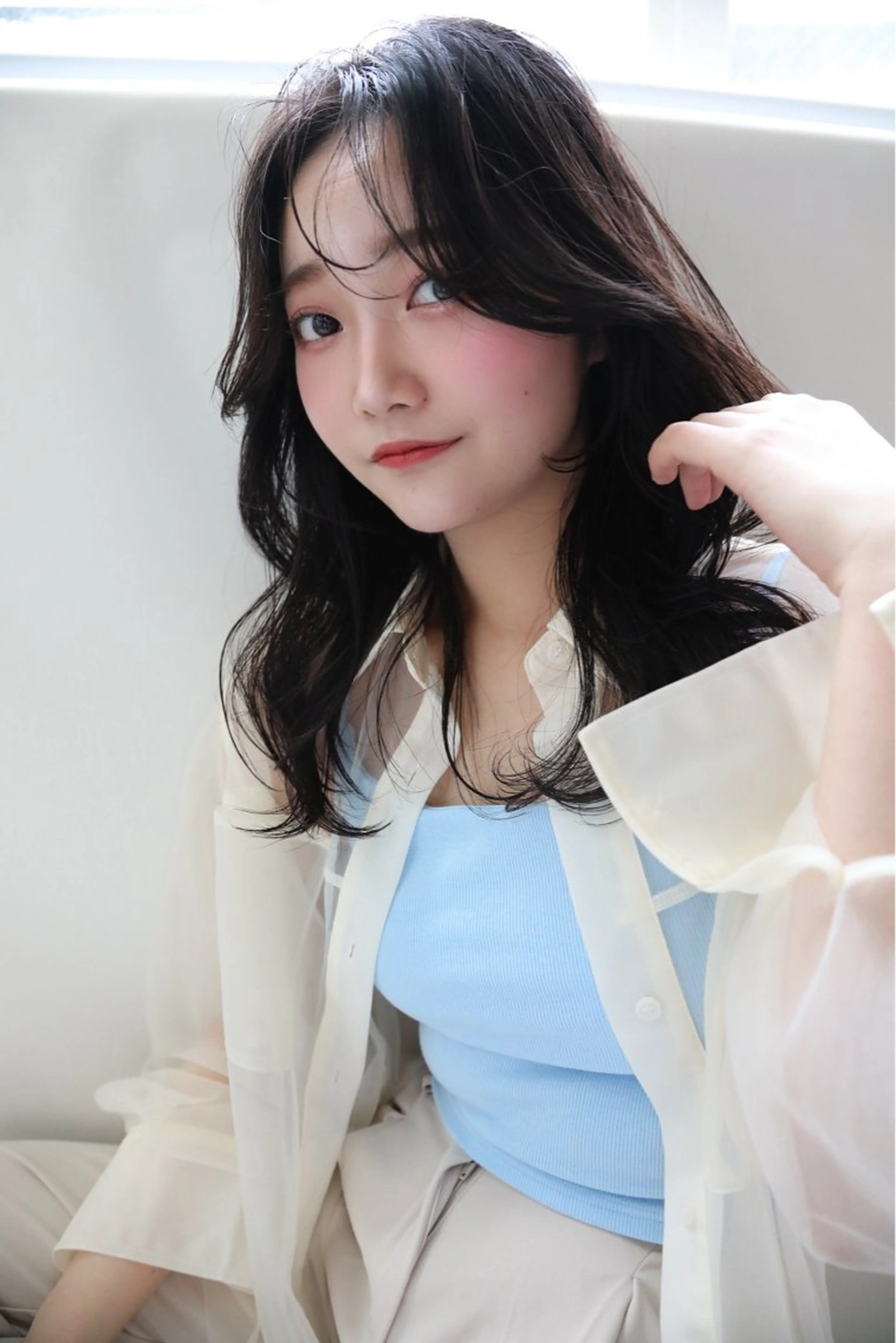 ミディアム カラー くびれヘア 韓国ヘア×髪質改善 縮毛矯正のヘアスタイル