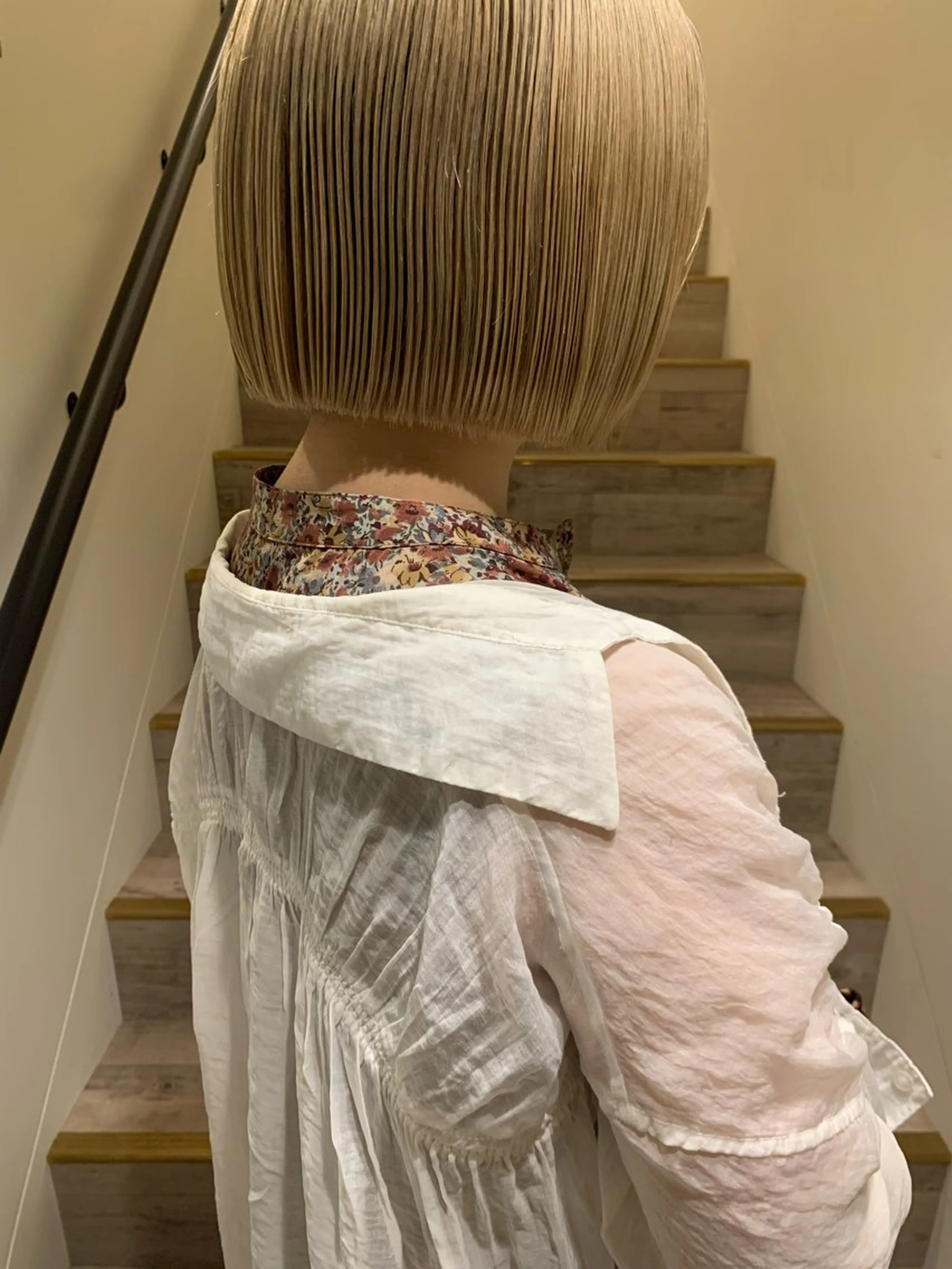 ショート カラー ハイトーンカラー ボブ ヘアカラー 落合希 Olivebeigeのヘアスタイル