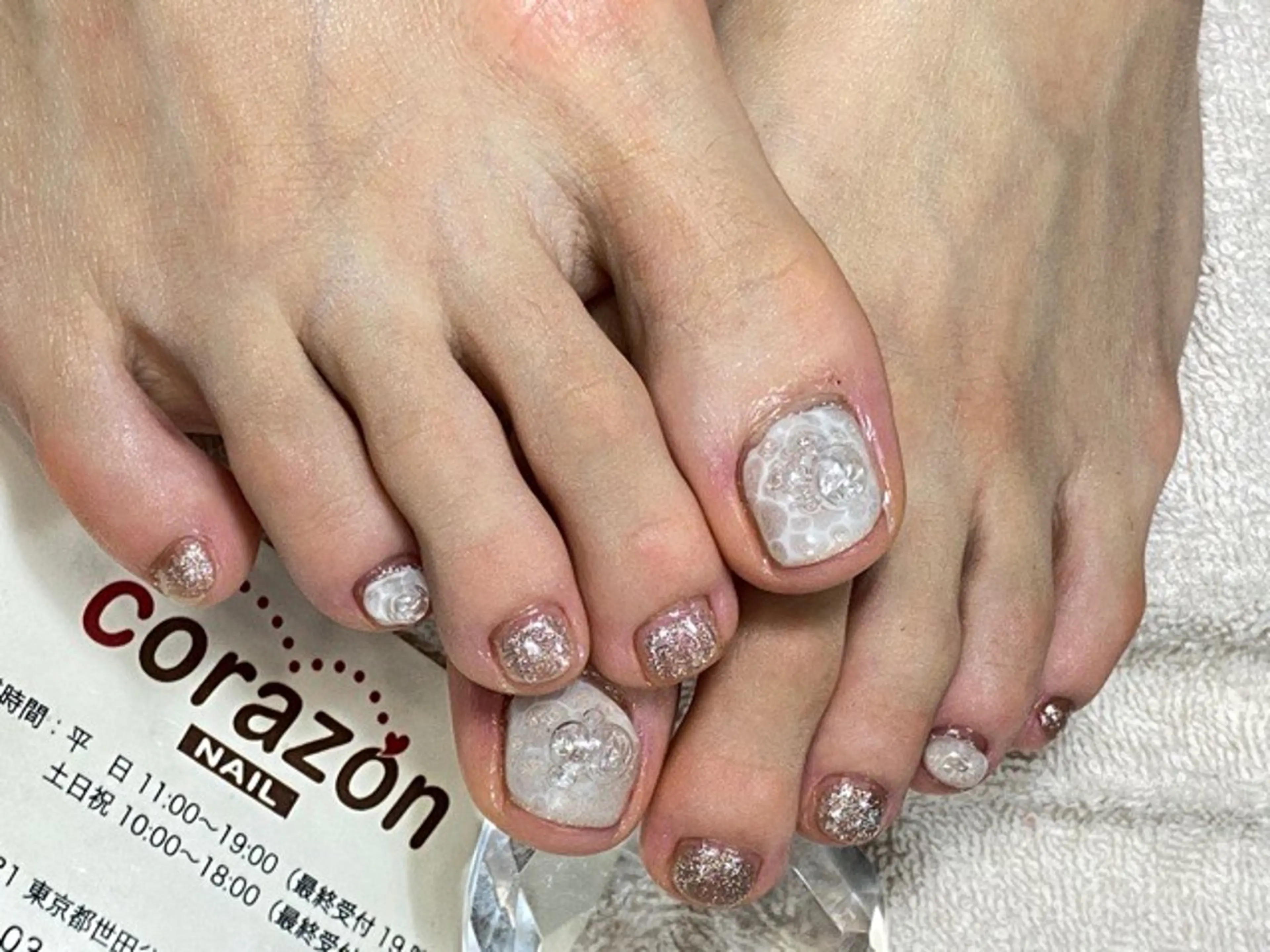 ネイル フットネイル ホワイト corazon所属・ネイリスト aicoのネイルデザイン