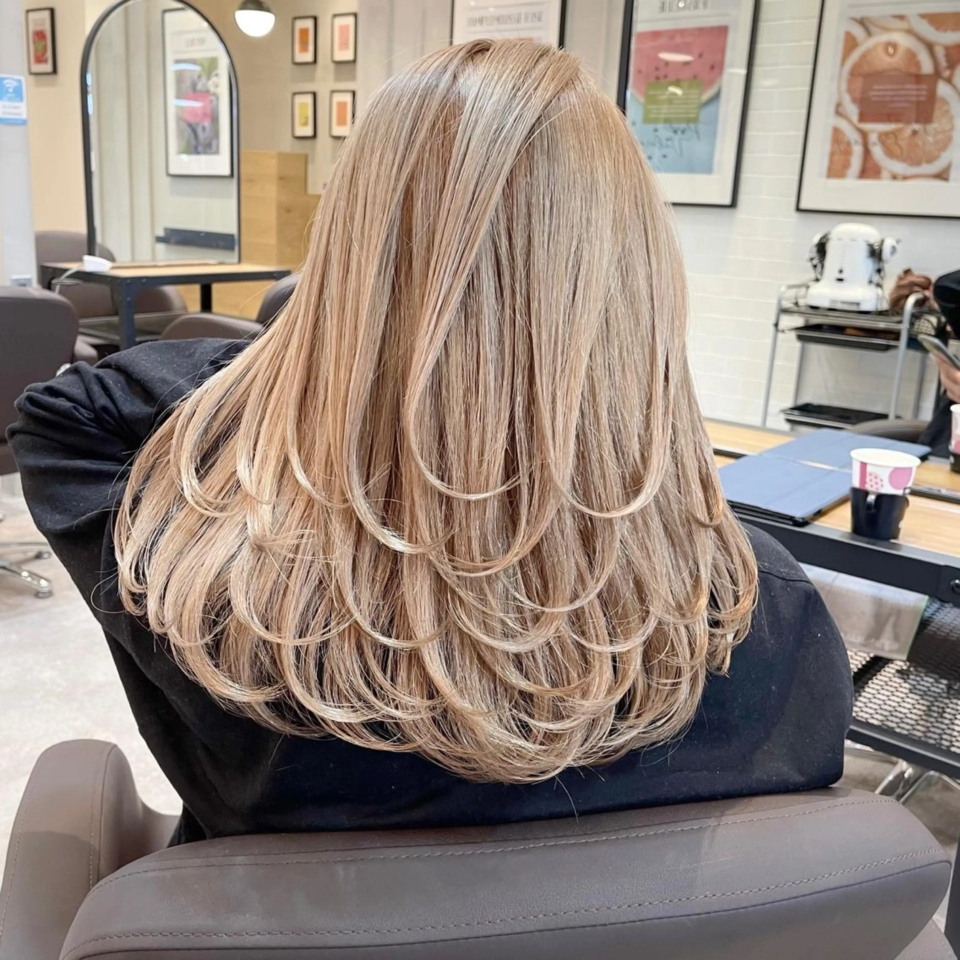 ミディアム カラー ヘアアレンジ バレイヤージュ デザインカラー ハイライトカラー 外国人風カラー ハイライト カット ヘアカラー トリートメント アンドウ ユウ/ レイヤーカット/韓国のヘアスタイル