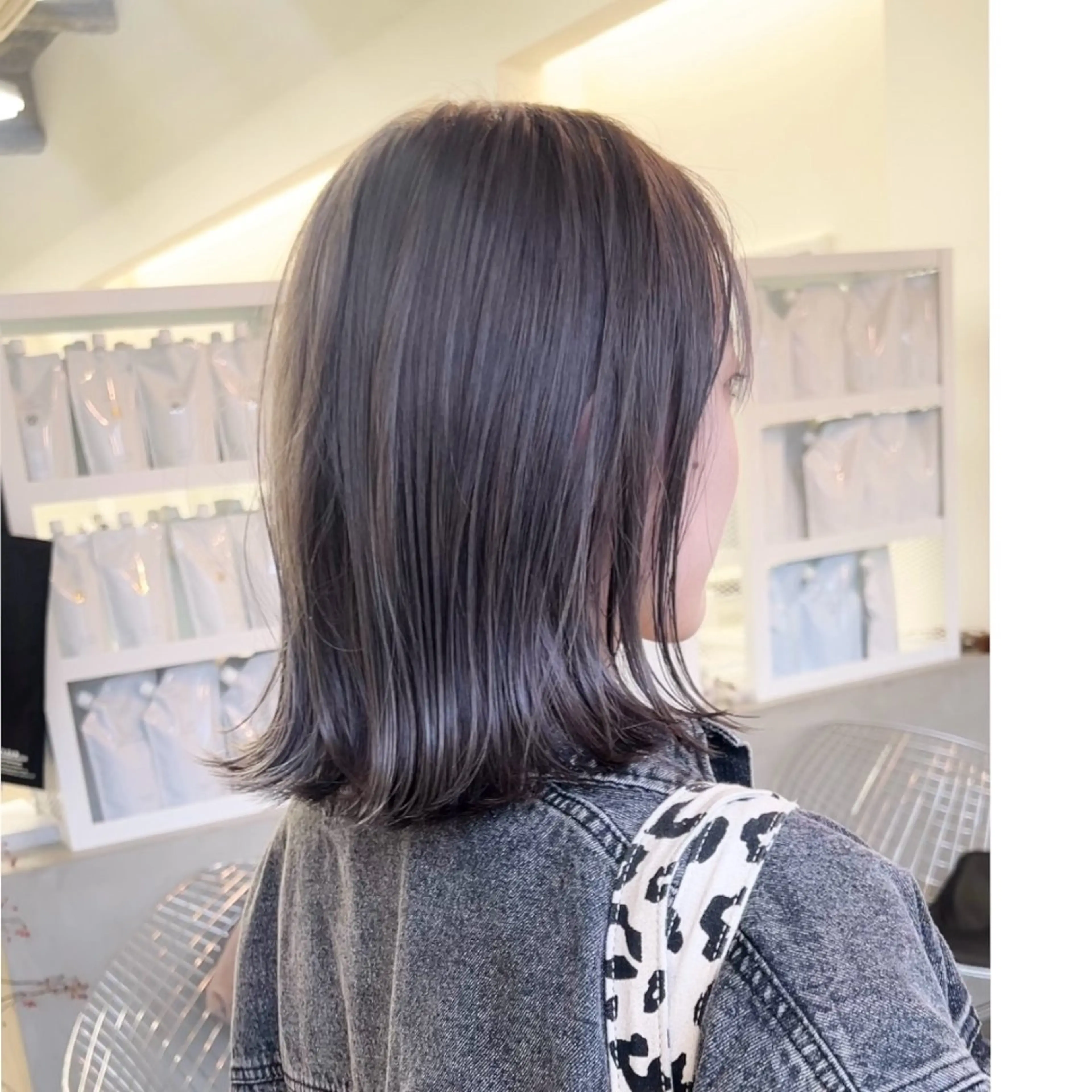 ミディアム カラー ブリーチ ケアブリーチ シルバー クロスパーマ× 透明感カラー✂︎のヘアスタイル