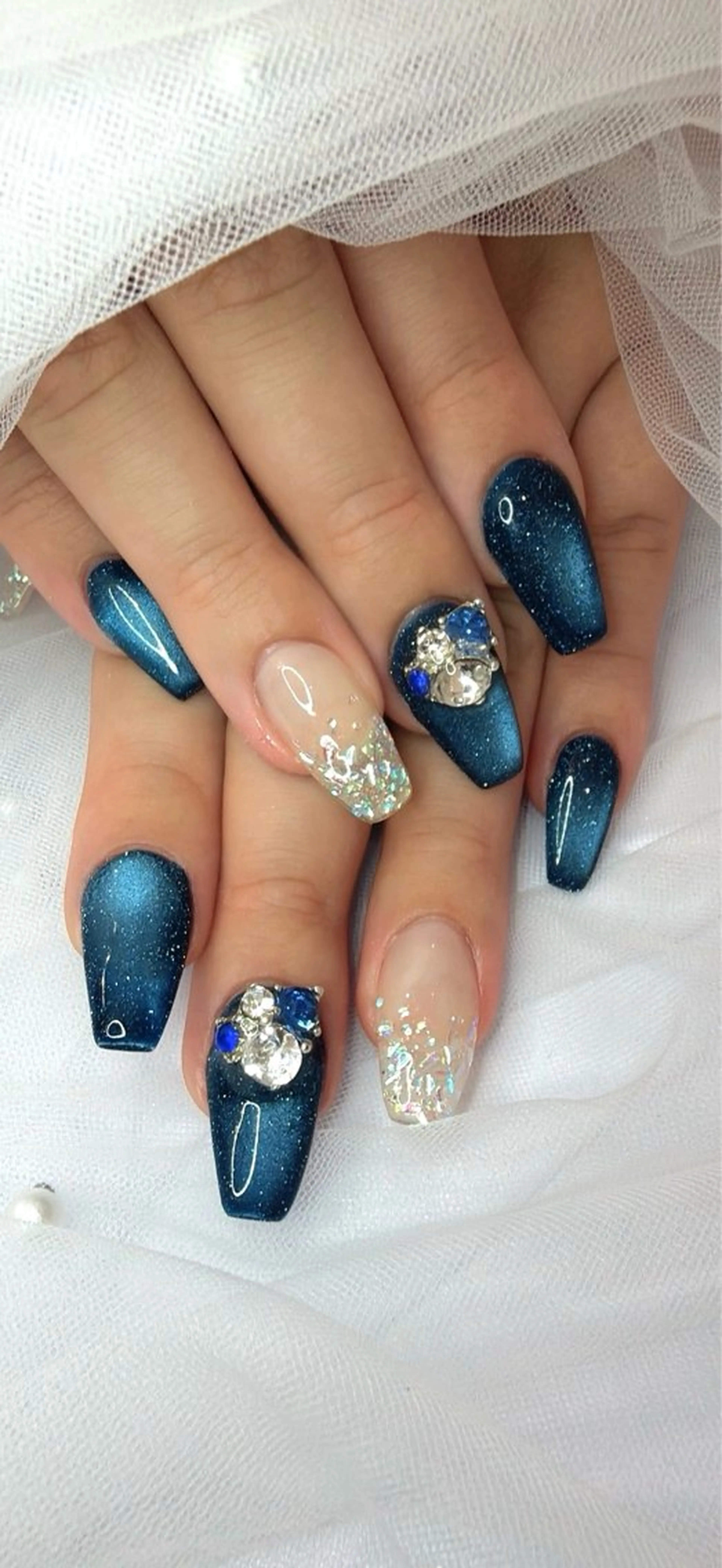 ネイル ブルー ホログラムネイル マグネットネイル ハンドネイル REGINA (レジーナ)所属・REGINA ネイルまつげエステの眉毛・アイブロウイメージ