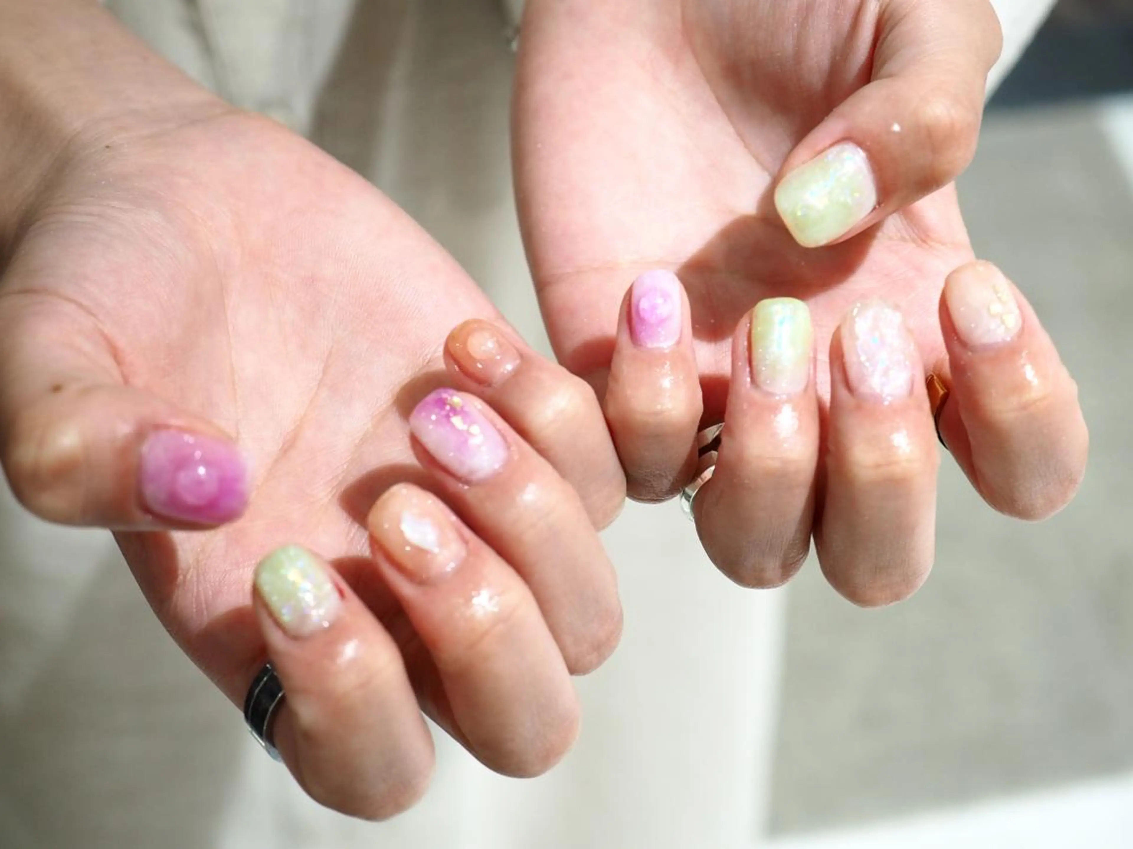 パラジェル使用！ ハンド付け放題(オフ、ファイリング、ケア込) 税込￥8800   ※3Dストーン￥1000別途の写真