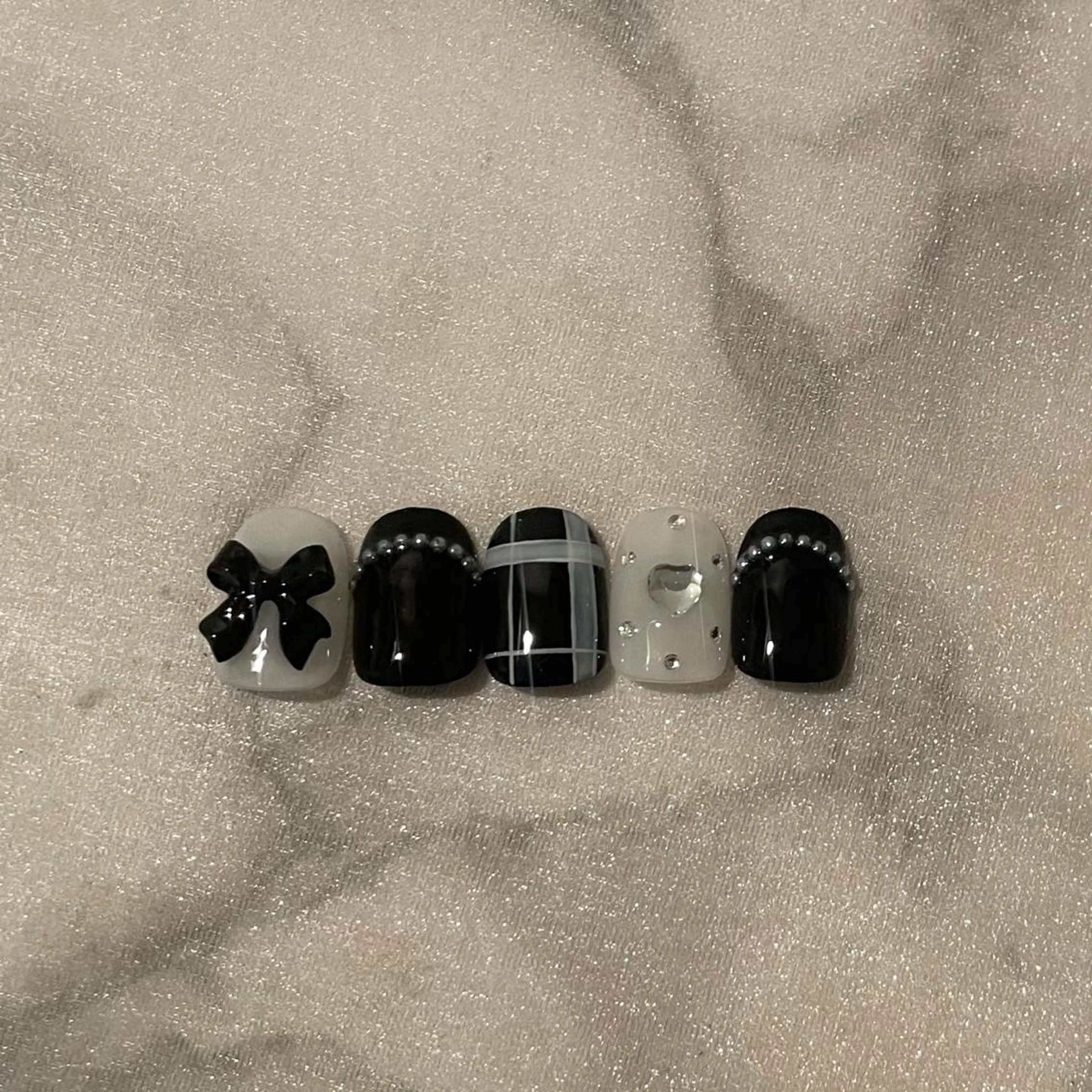 ネイル フレンチネイル ガーリー ハート 韓国ネイル リボン ハンドネイル ハンドケア lyly.nail所属・lylynail YUUKAのネイルデザイン