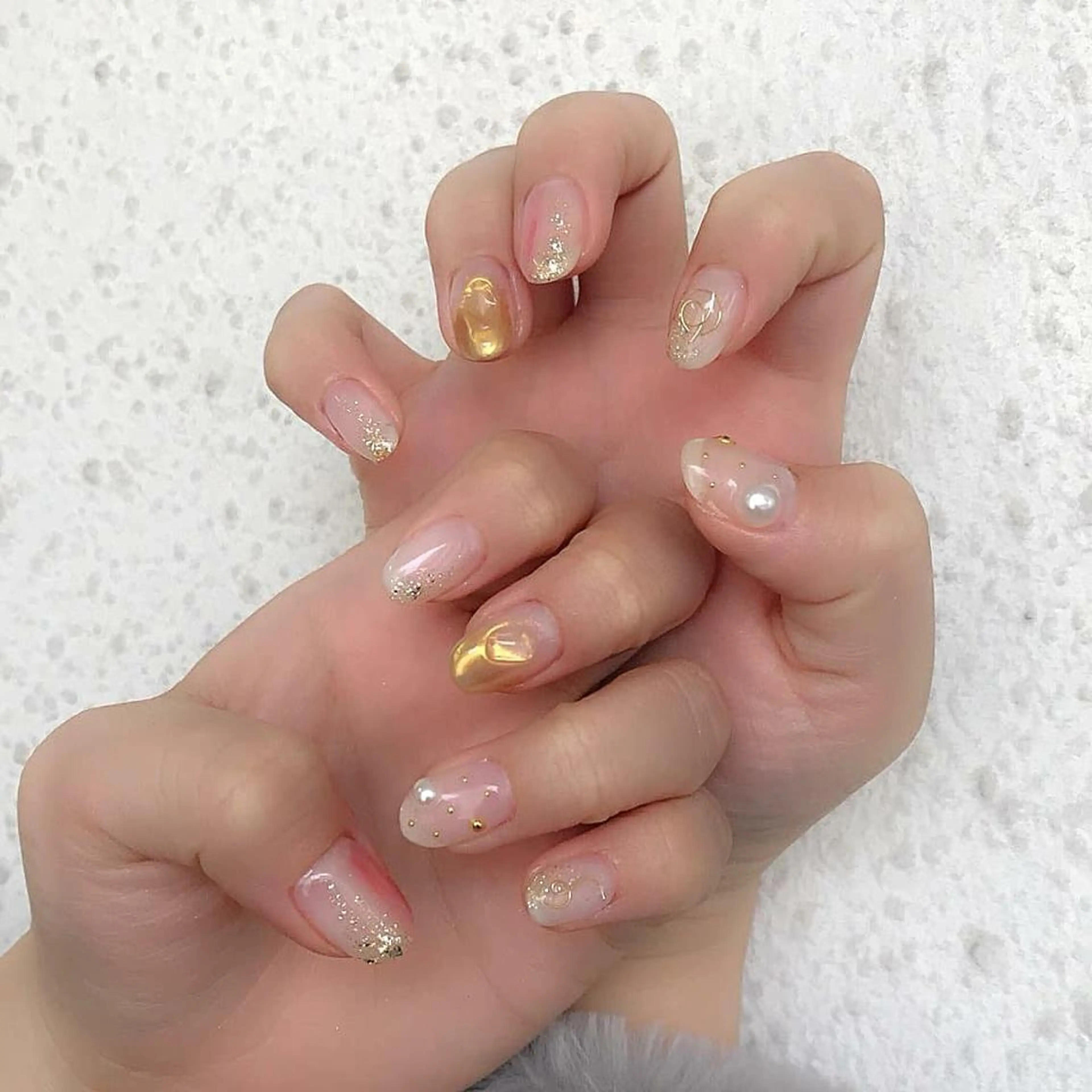 ネイル クリアネイル ゴールド 赤色 シンプルネイル ハンドネイル ハンドケア lyly.nail所属・lylynail YUUKAのネイルデザイン