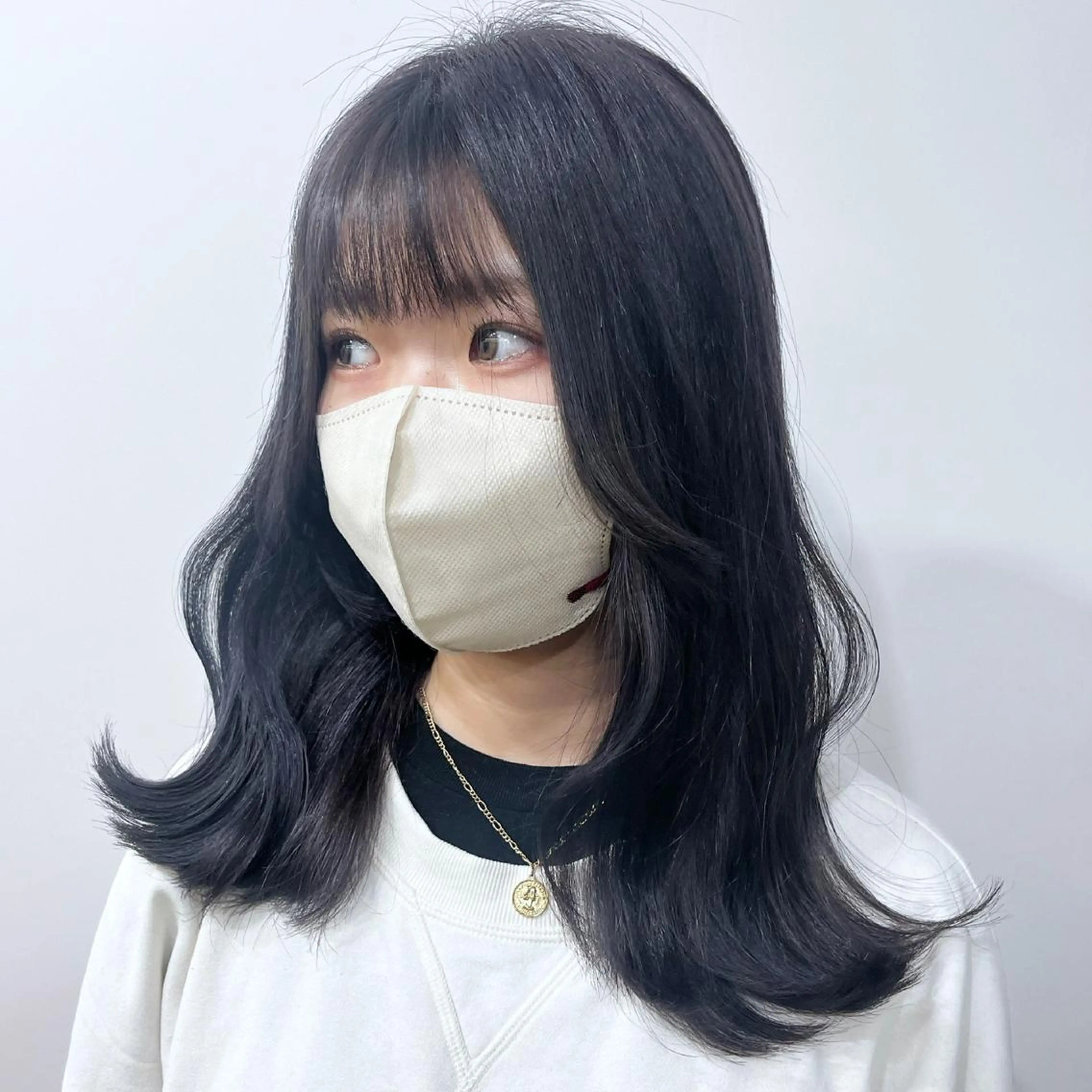 ミディアム カラー パーマ ヘアアレンジ メンズ キッズ ネイル マツエク・マツパ アイブロウ メンズインナーカラー メンズ韓国風 黒髪 ブルーカラー ブルーブラック 武田涼レイヤーカット 髪質改善×縮毛矯正のヘアスタイル