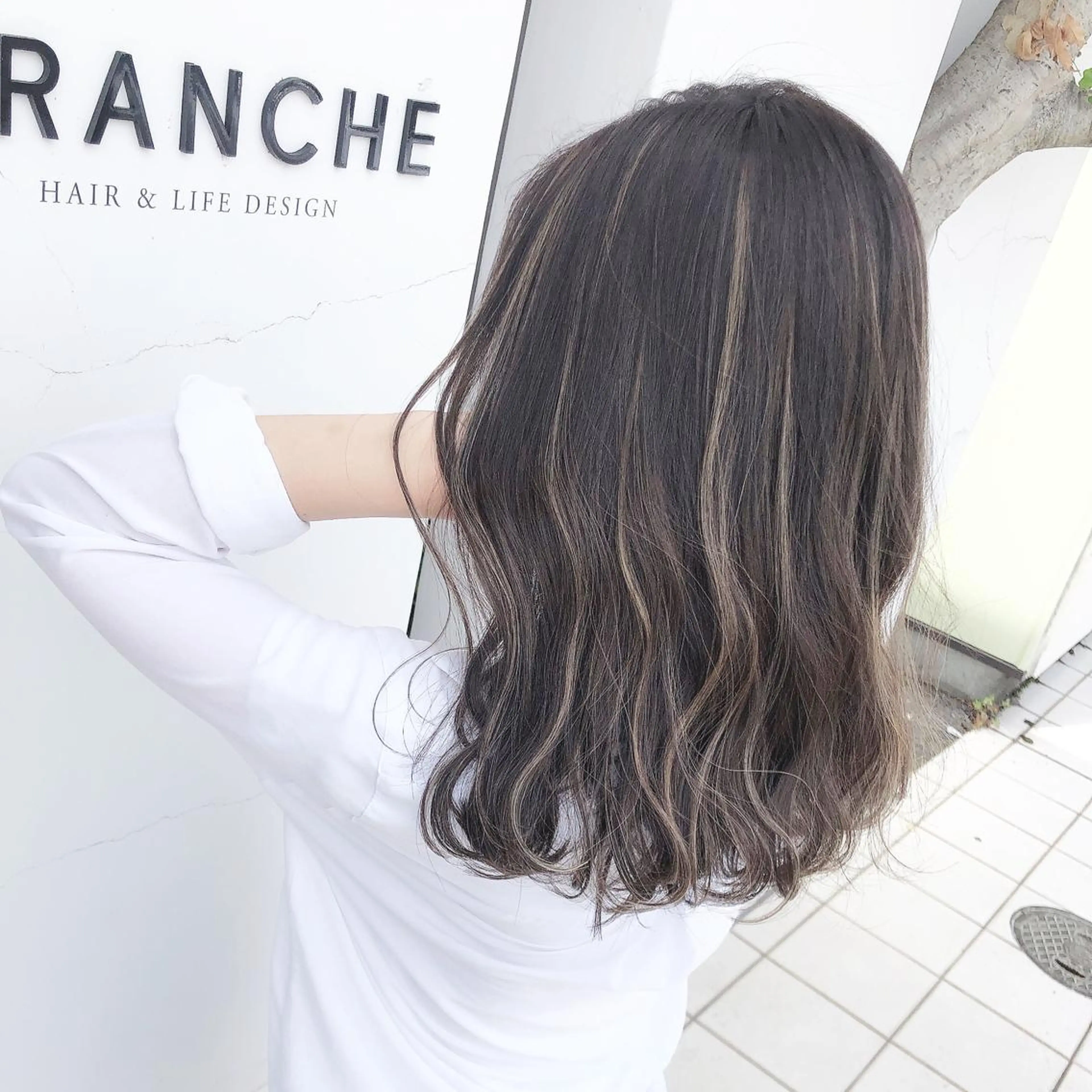 セミロング カラー 具志 正太のヘアスタイル