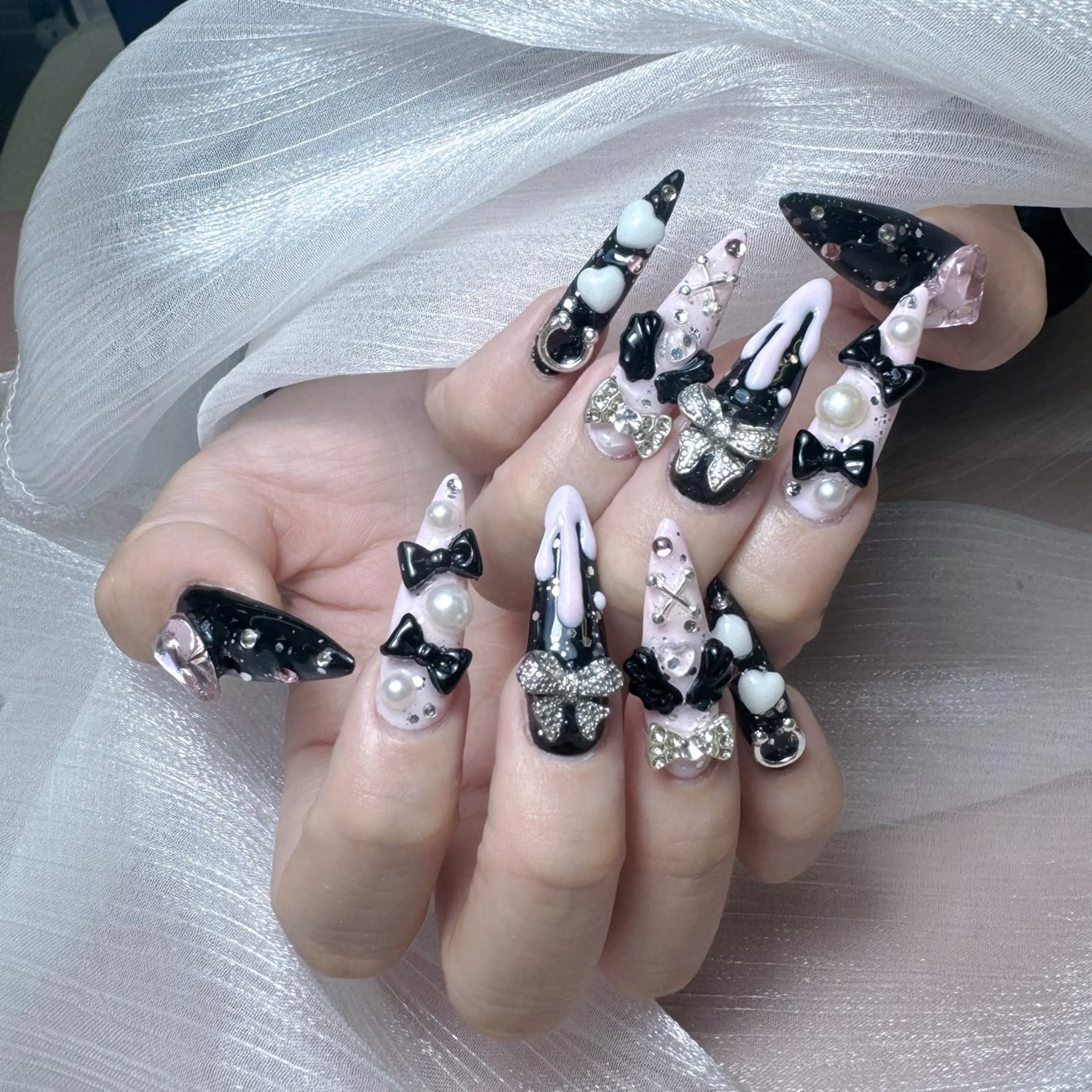 ネイル オーロラネイル フレンチネイル ハート 韓国ネイル レース ハンドネイル Melody Nail所属・Melody  3D/スカルプ専門店のネイルデザイン