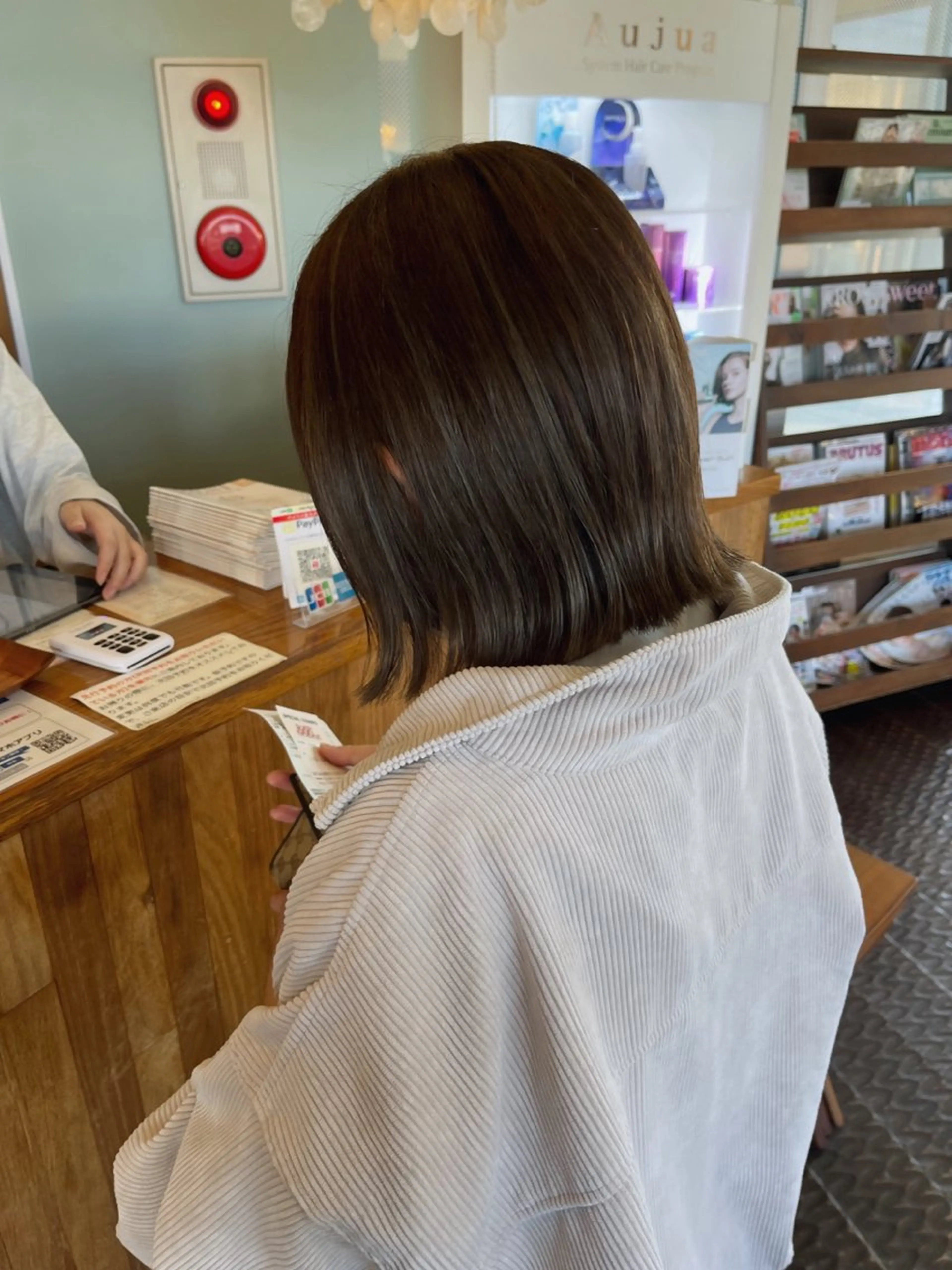 ミディアム カラー 透明感カラー グレージュ ハイライトカラー ハイライト カット ヘアカラー TAKAHASHI REIKAのヘアスタイル