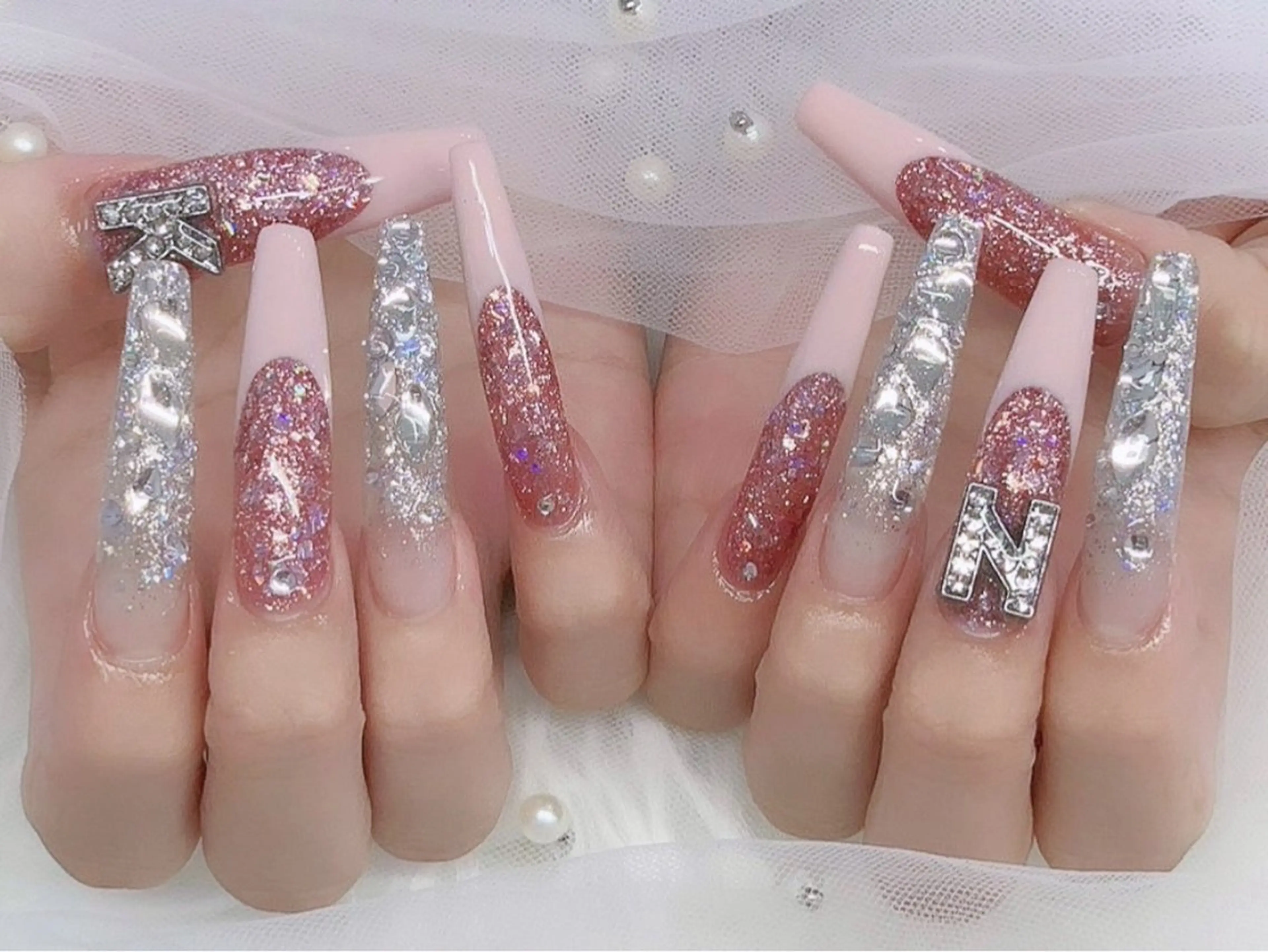 ネイル アートネイル オーロラネイル チークネイル 長さ出し フットネイル ハンドネイル ハンドケア Mio_ Noiranailのネイルデザイン