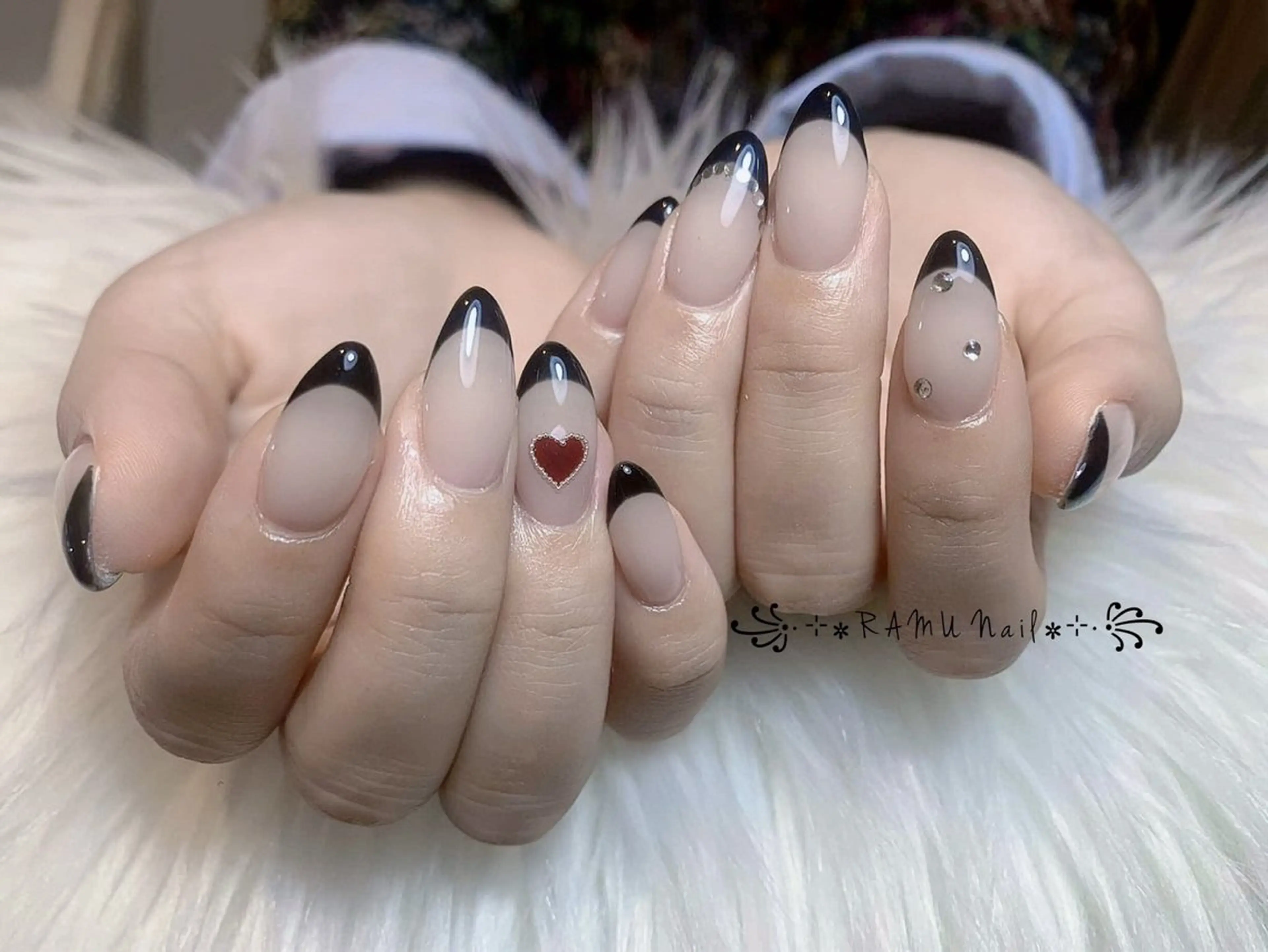 ネイル キラキラネイル マグネットネイル ミラーネイル ピンク ワンホンネイル ハンドネイル RAMU Nail 恵比寿店のネイルデザイン