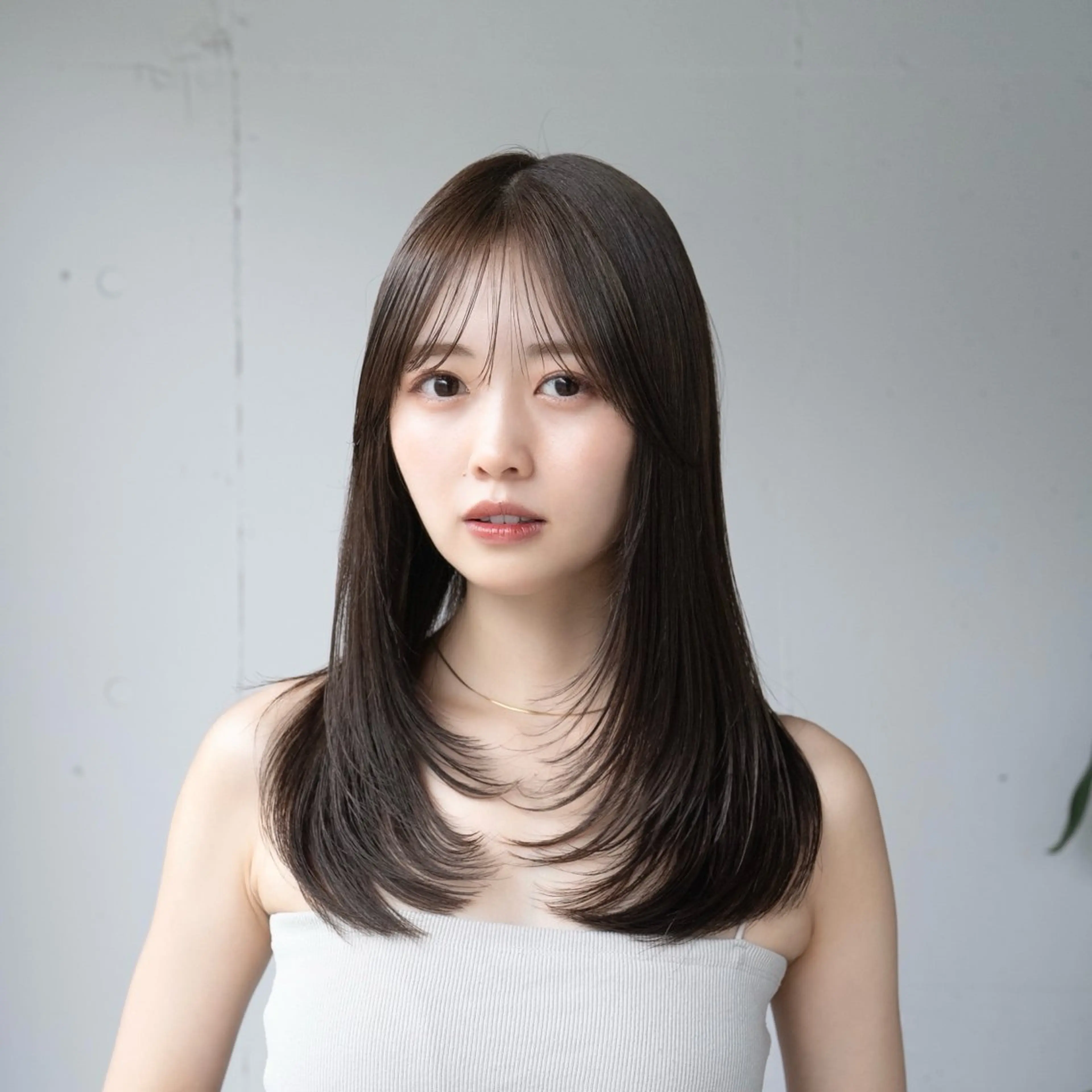 セミロング 顔周りカット レイヤーカット トリートメント まとまるレイヤー カット/透明感カラーのヘアスタイル