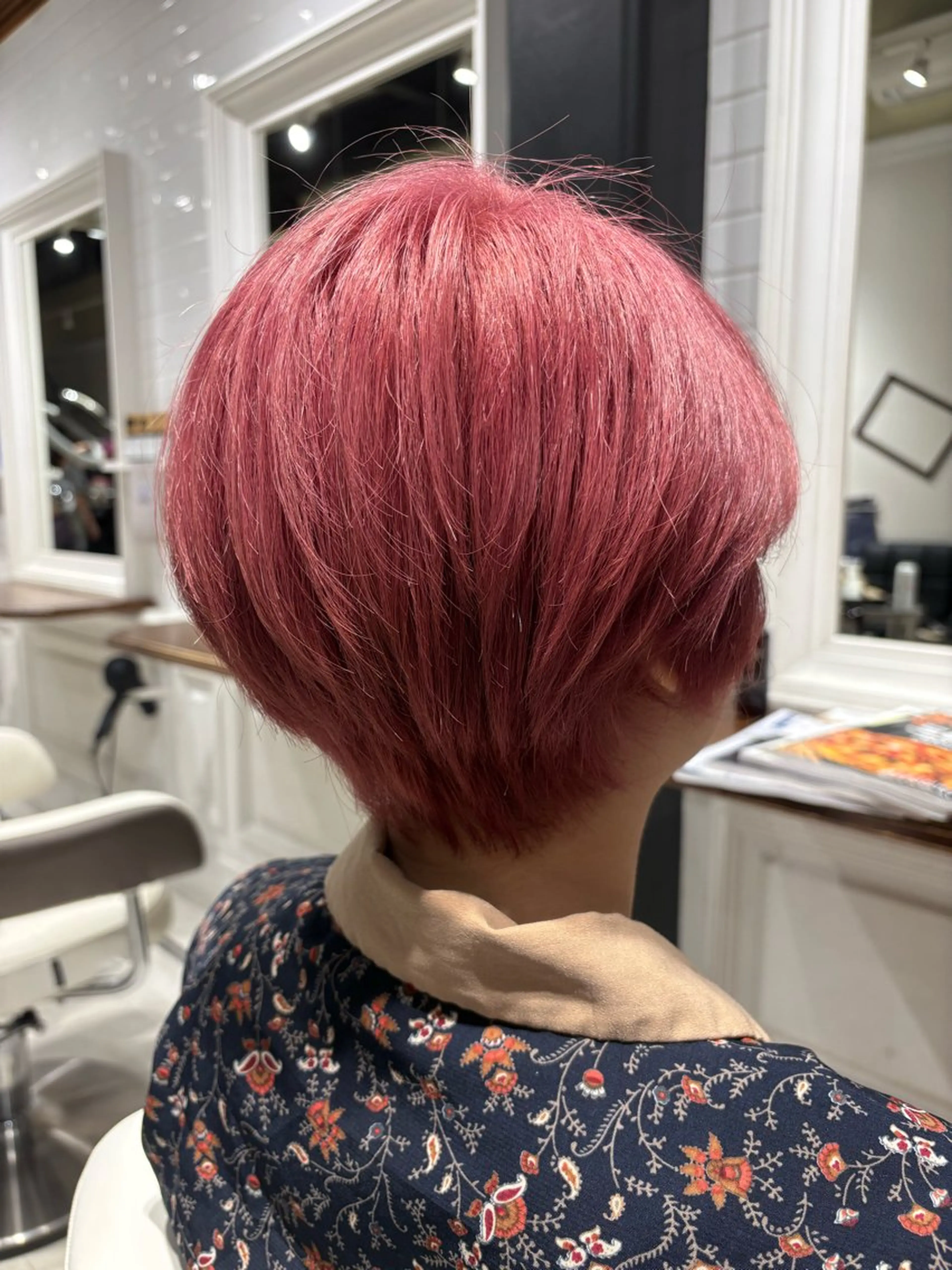 ショート カラー ブリーチ ピンクカラー TORChe Hair Works所属・ハラユウタ 千歳船橋駅のヘアスタイル