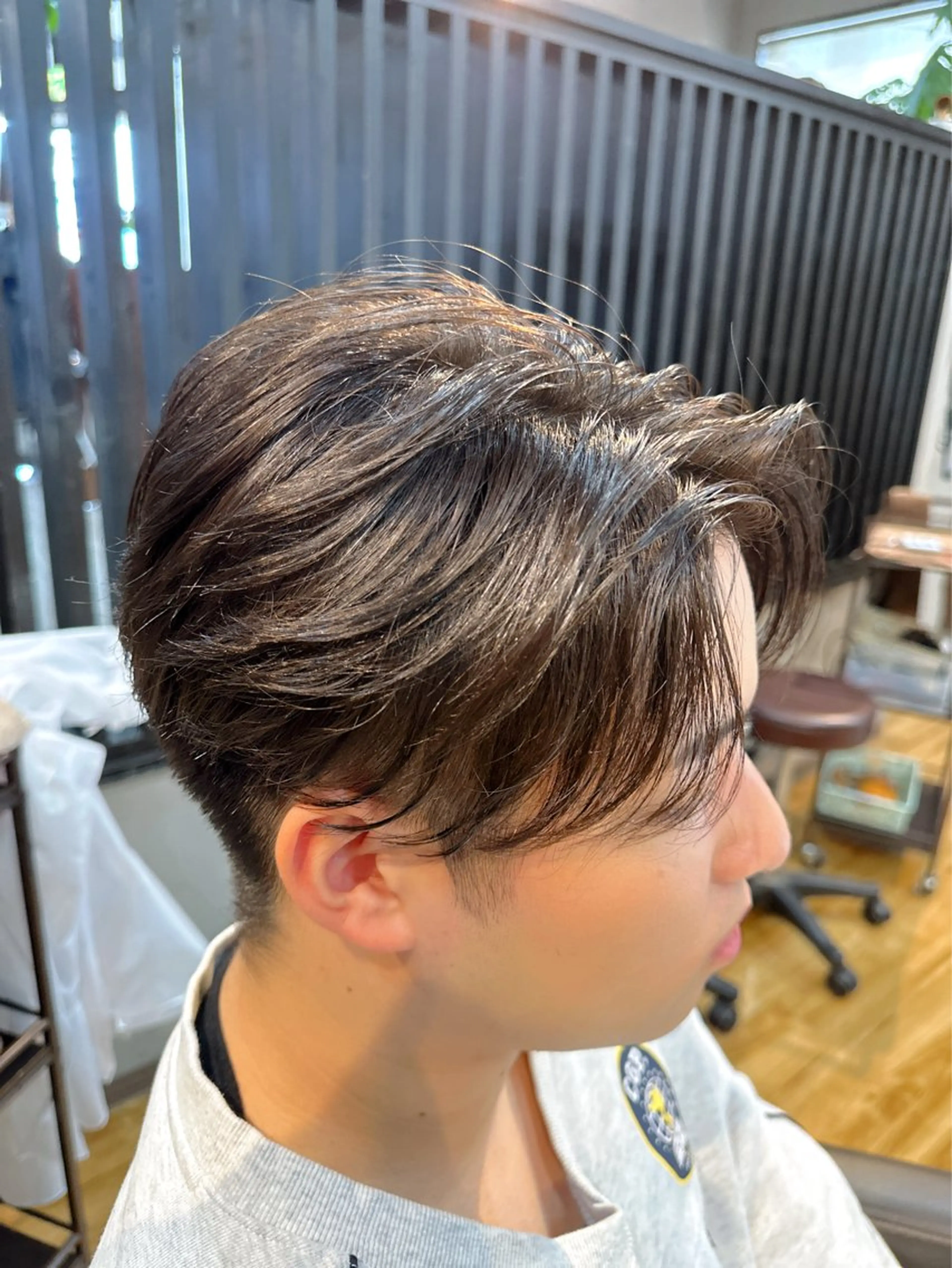 メンズ センターパート カット arika オケシ　リョウダイのヘアスタイル