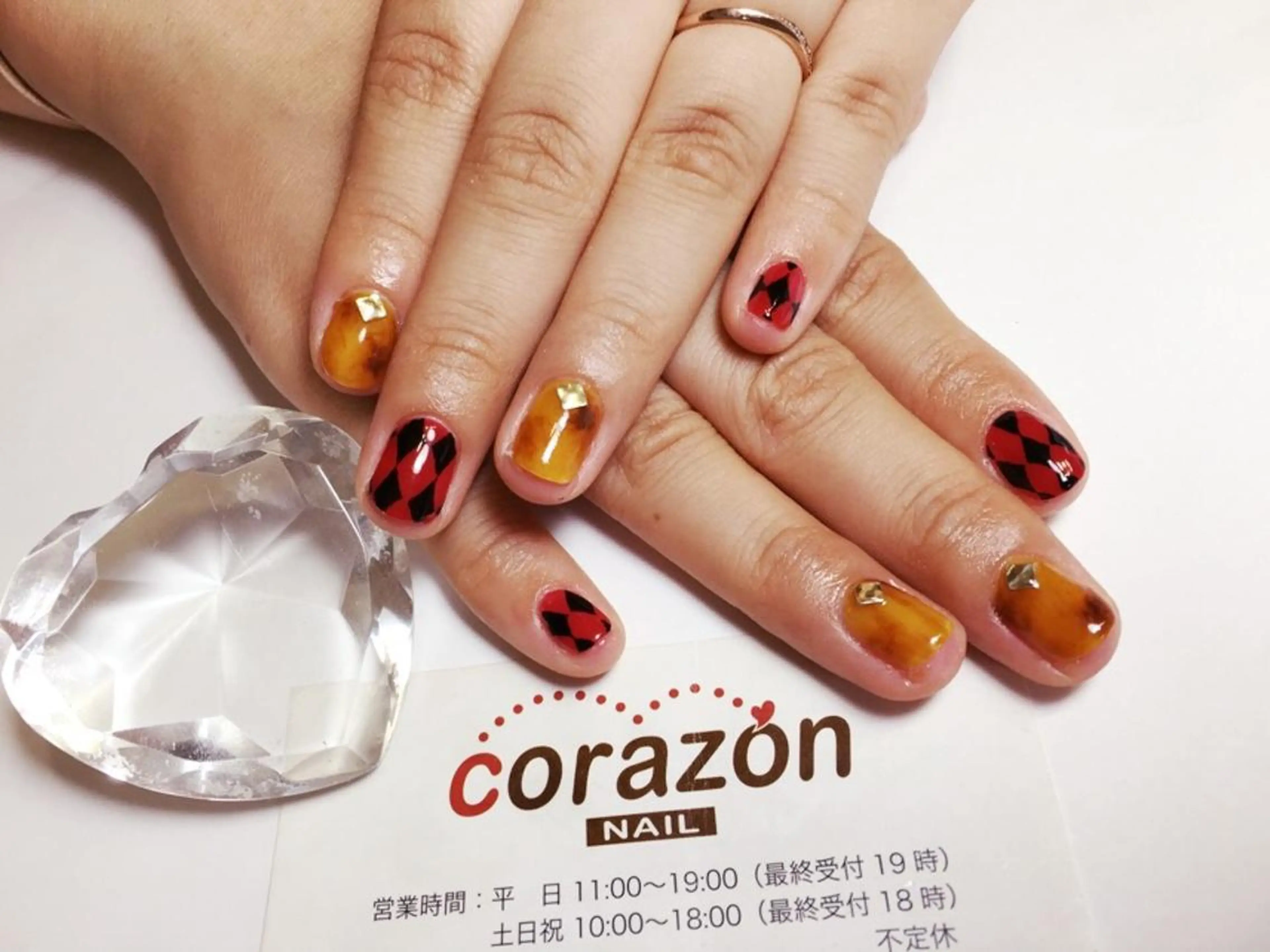 ネイル アートネイル べっ甲ネイル 赤色 corazon所属・ネイリスト aicoのネイルデザイン