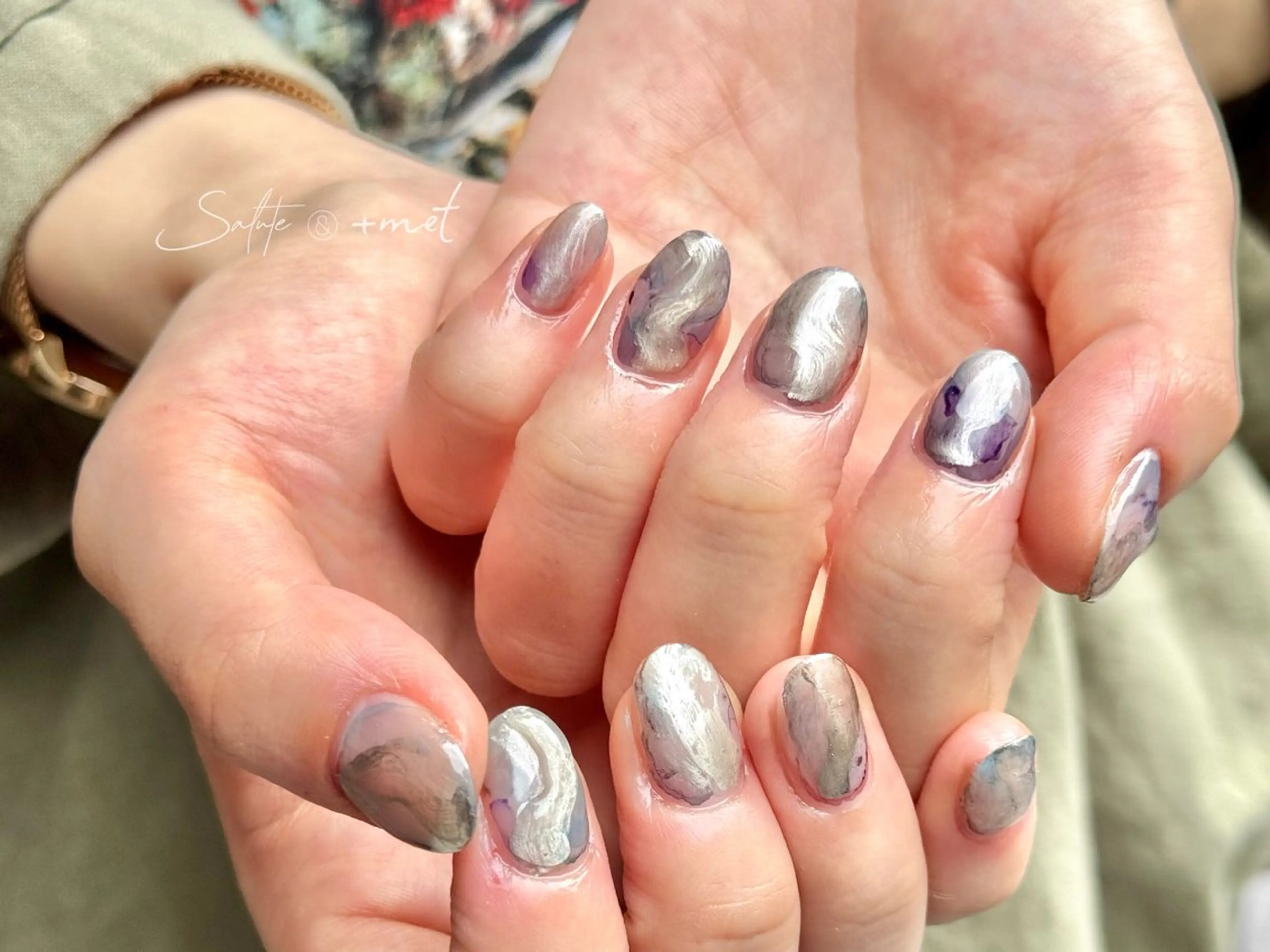 ネイル アートネイル ゴールド グラデーション ニュアンスネイル オフィスネイル Refine ネイリスト　坂本のネイルデザイン