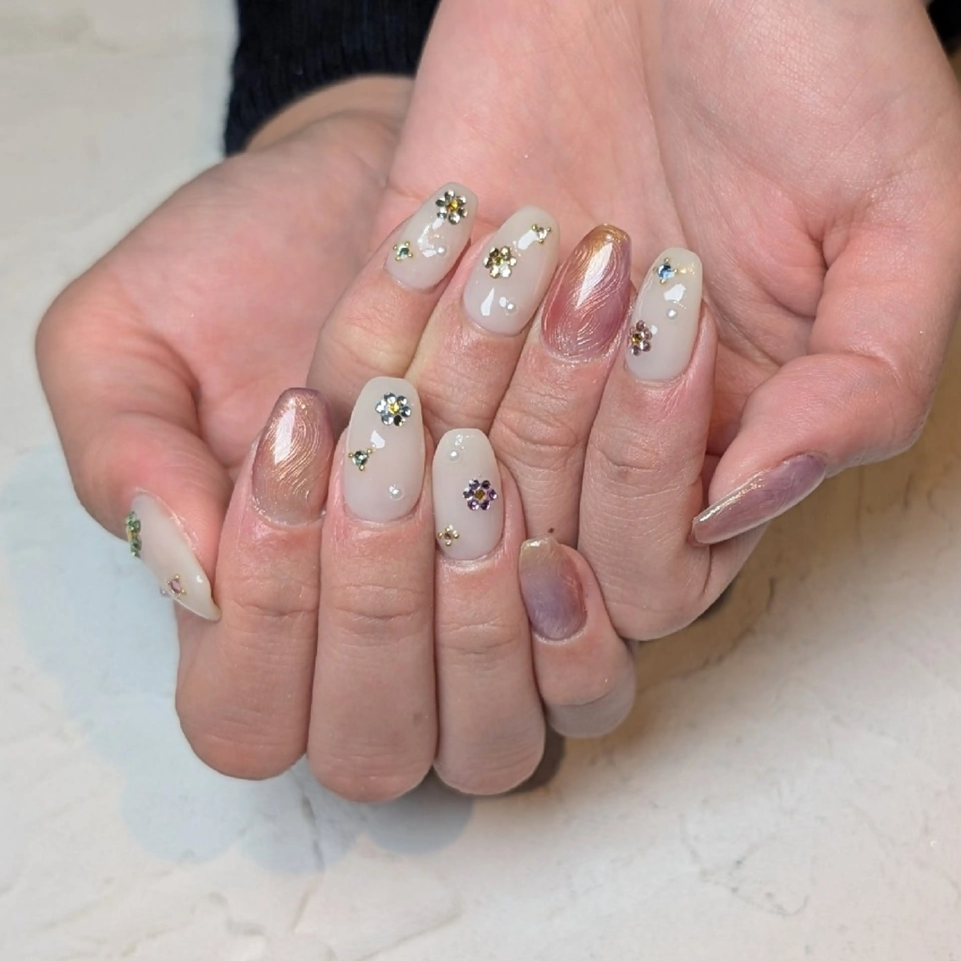 ネイル オーロラネイル フラワーネイル ミラーネイル ニュアンスネイル ピンク Nail salon Euphoria所属・Euphoria 【 suzuki 】のネイルデザイン