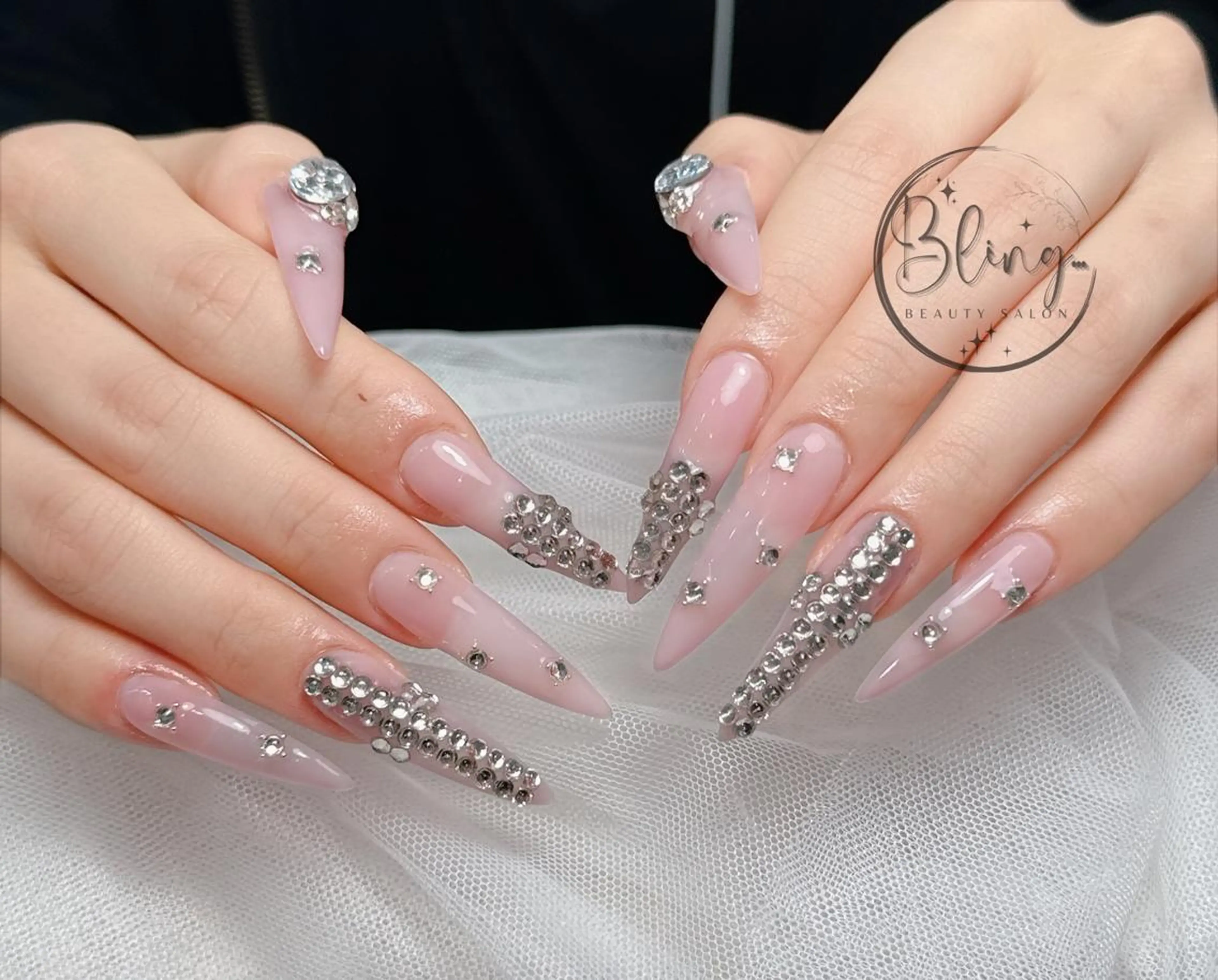 ロング 韓国風ヘア ハンドネイル Bling Salonのネイルデザイン