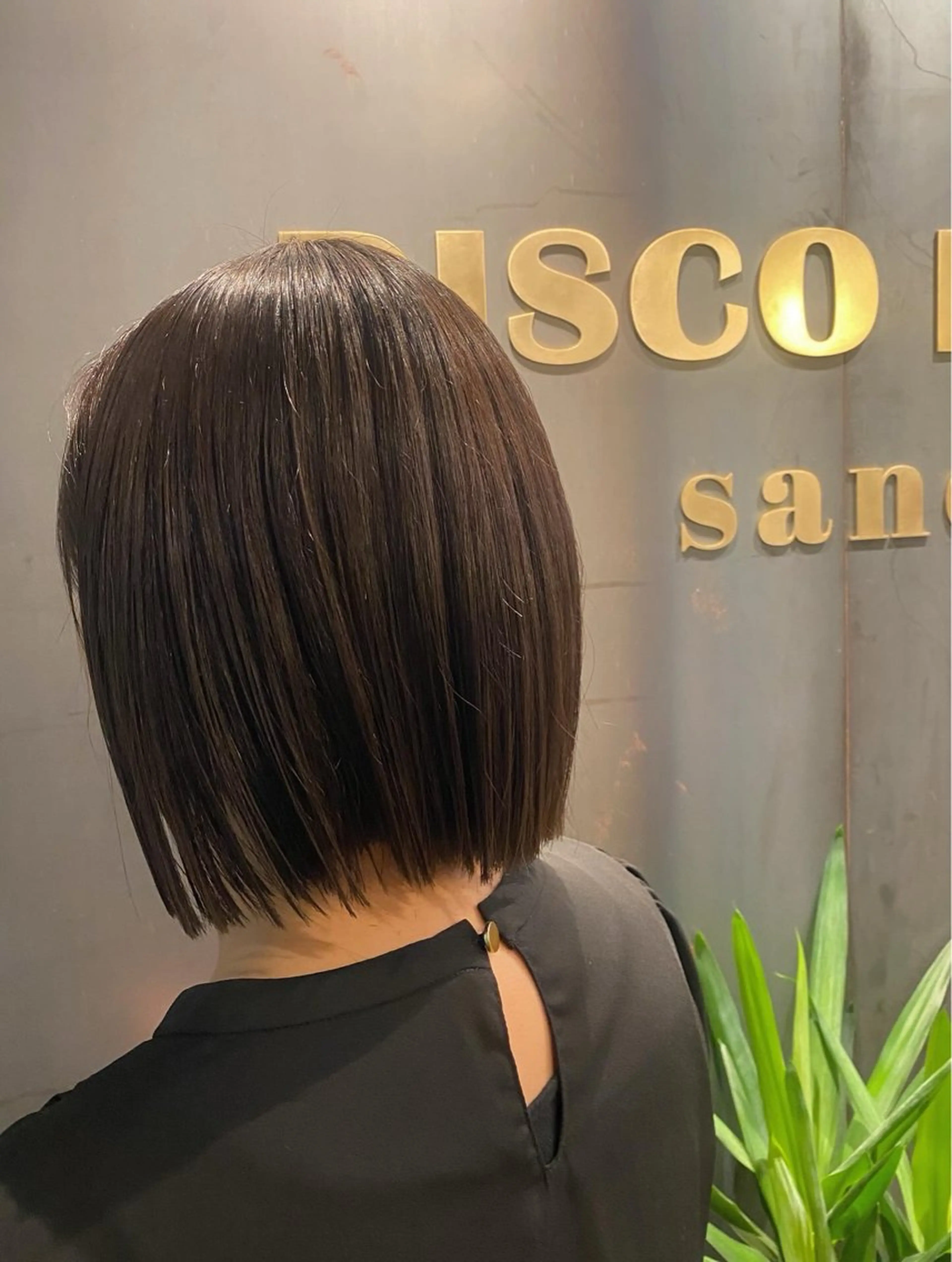 ショート カラー ヘアアレンジ 切りっぱなしボブ ワンレンボブ アッシュ アッシュグレー ボブ DISCOHAIRsanc（ルジャルダン町田）所属・烏山 達也のヘアスタイル