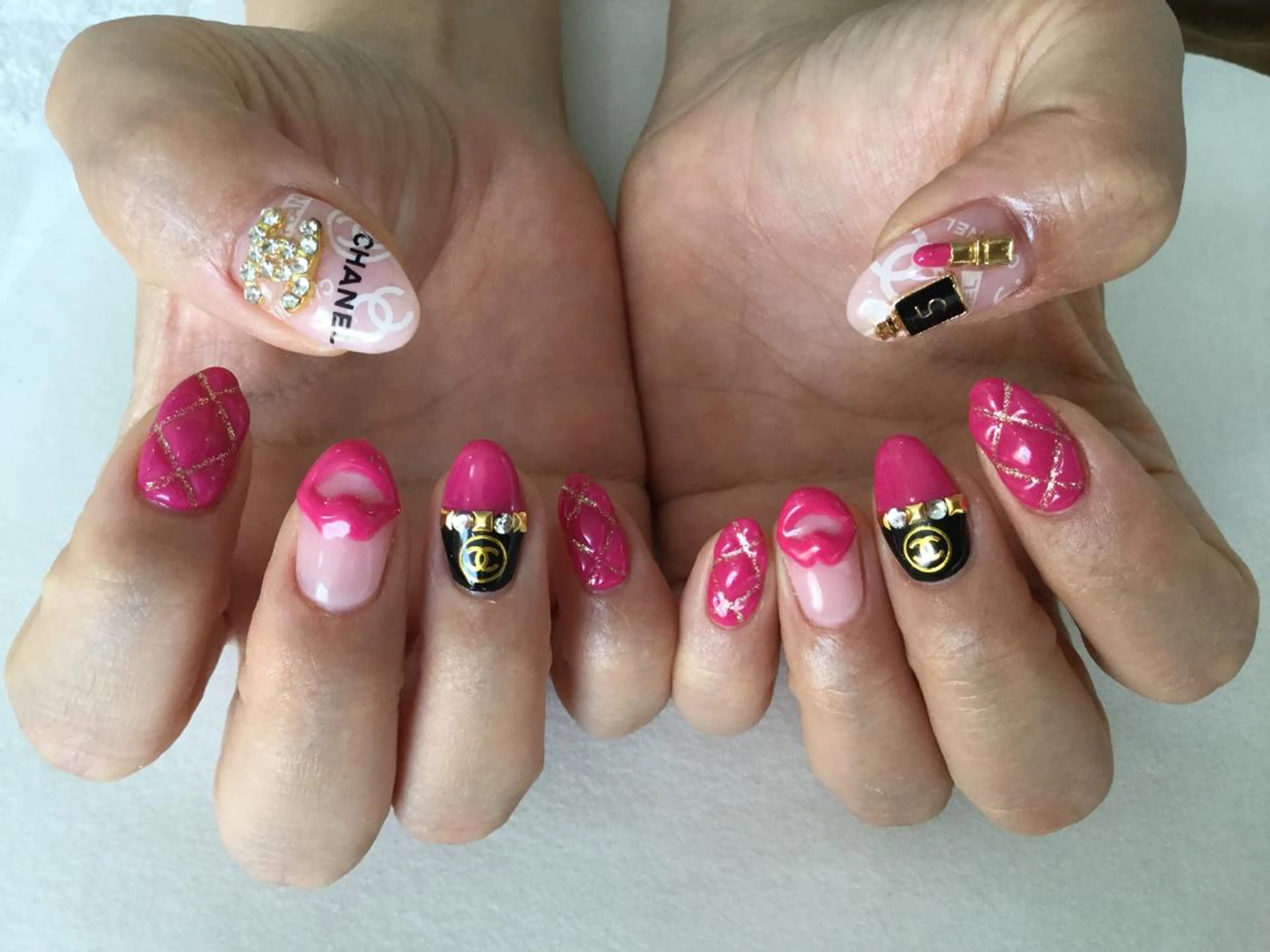 ネイル 💎🐰 saki. m 🐰💎のネイルデザイン