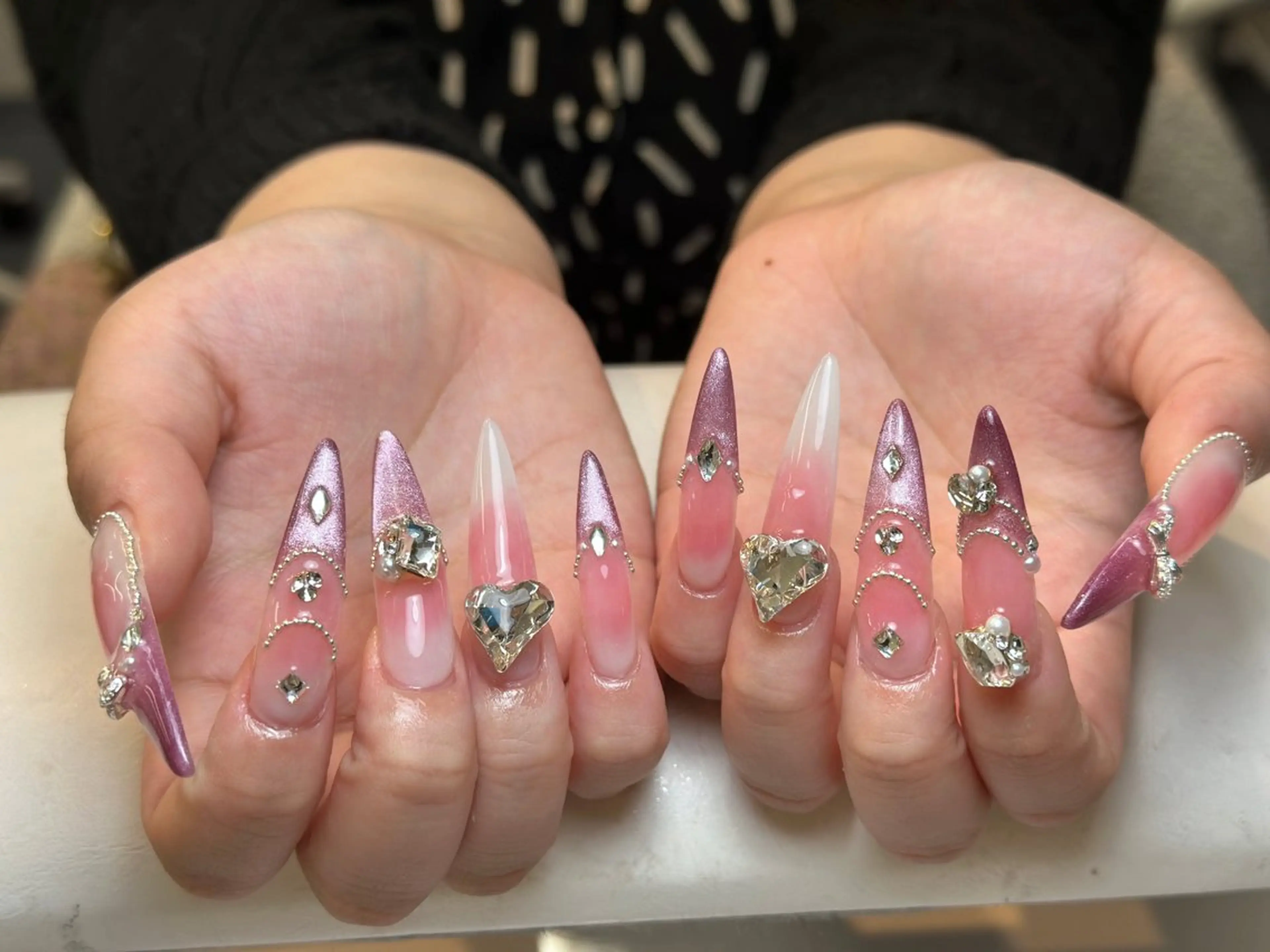 ネイル グラデーション キラキラネイル ワンカラーネイル 冬ネイル Jenn Nail Salonのネイルデザイン