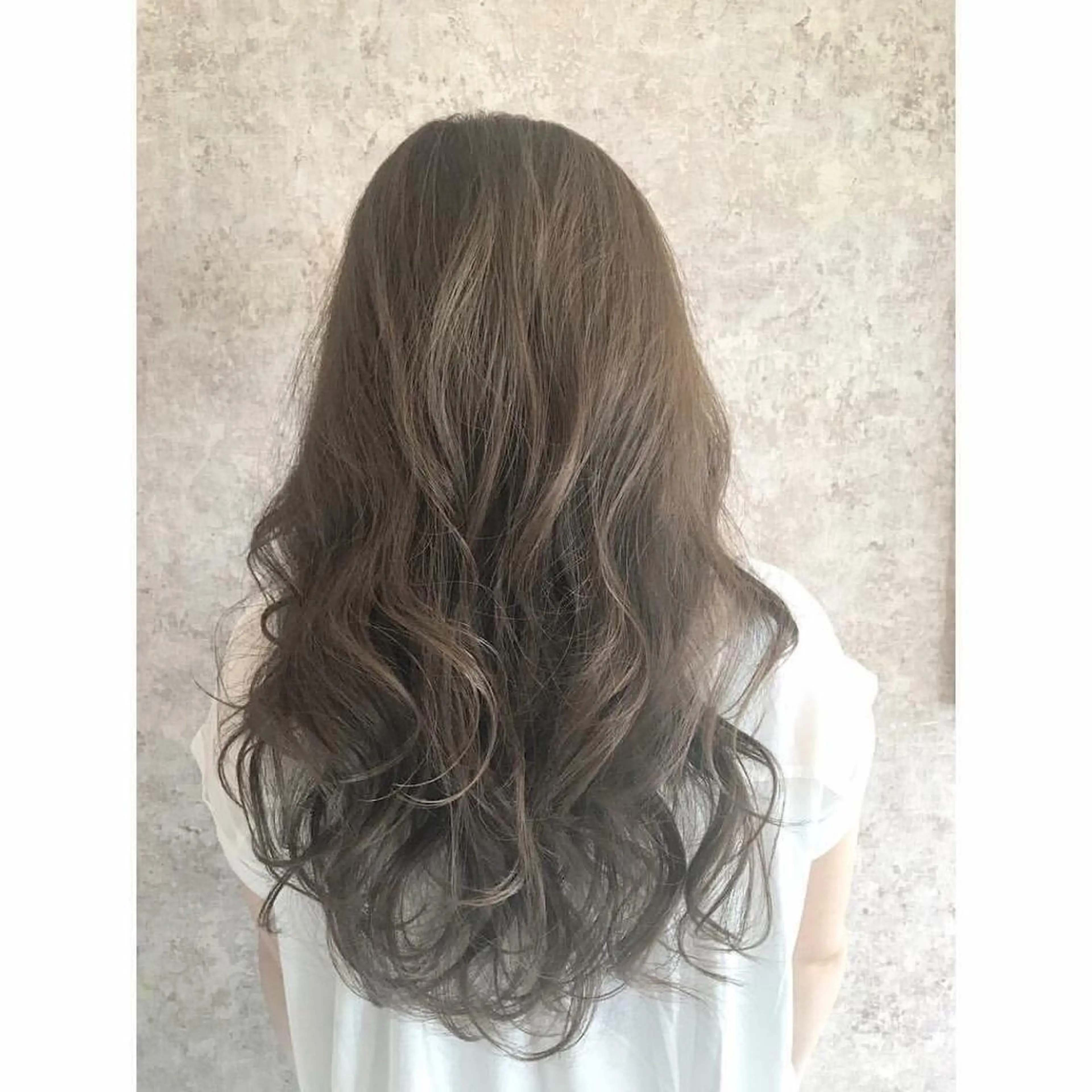 セミロング カラー due hair 京都駅前店 MILBON オージュア認定サロン【デューヘアー】所属・ハイトーンブリーチ 土坂 由志【京都】のヘアスタイル