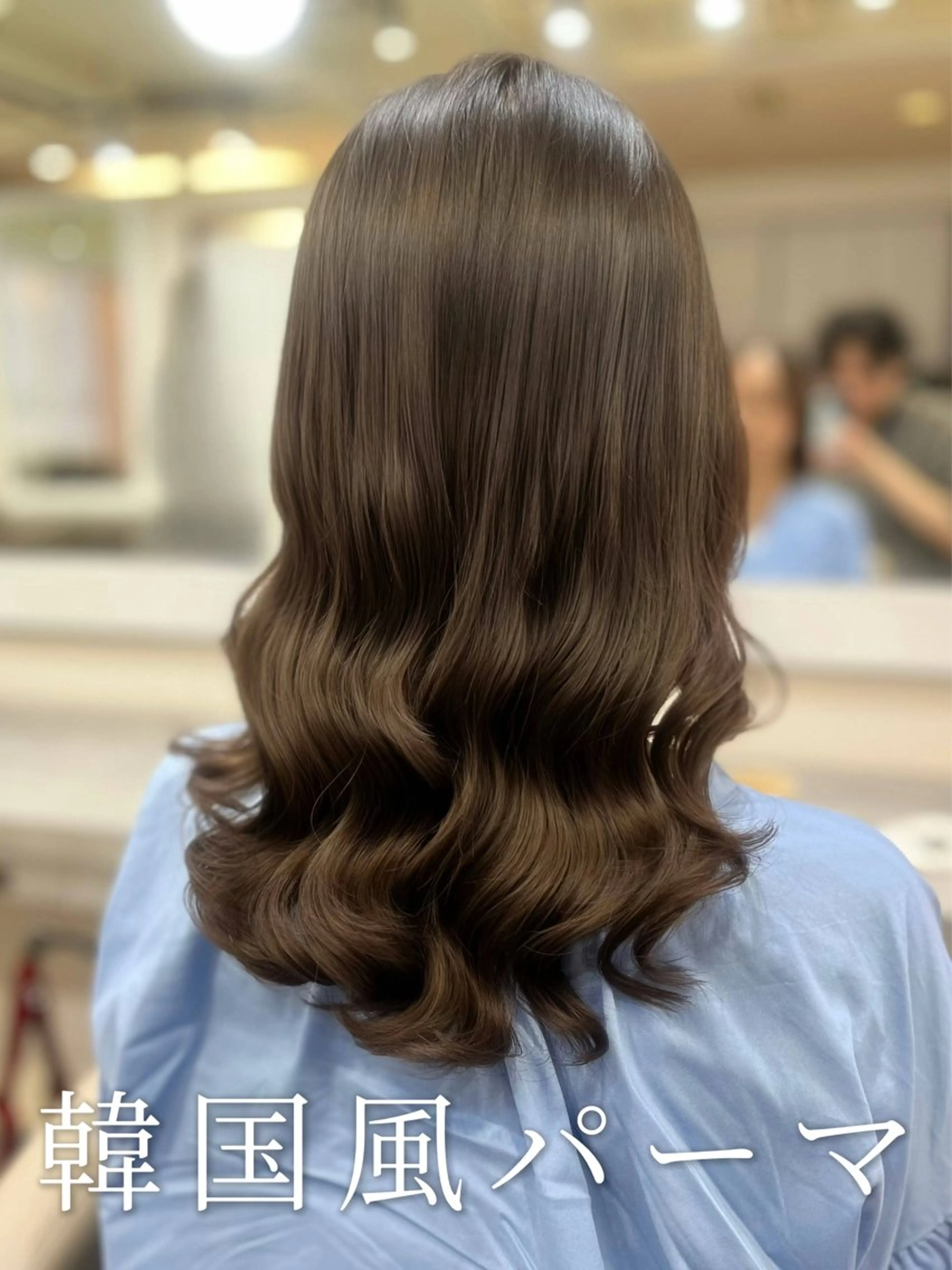 セミロング 波巻きウェーブ 韓国風パーマ 纐纈のヘアスタイル