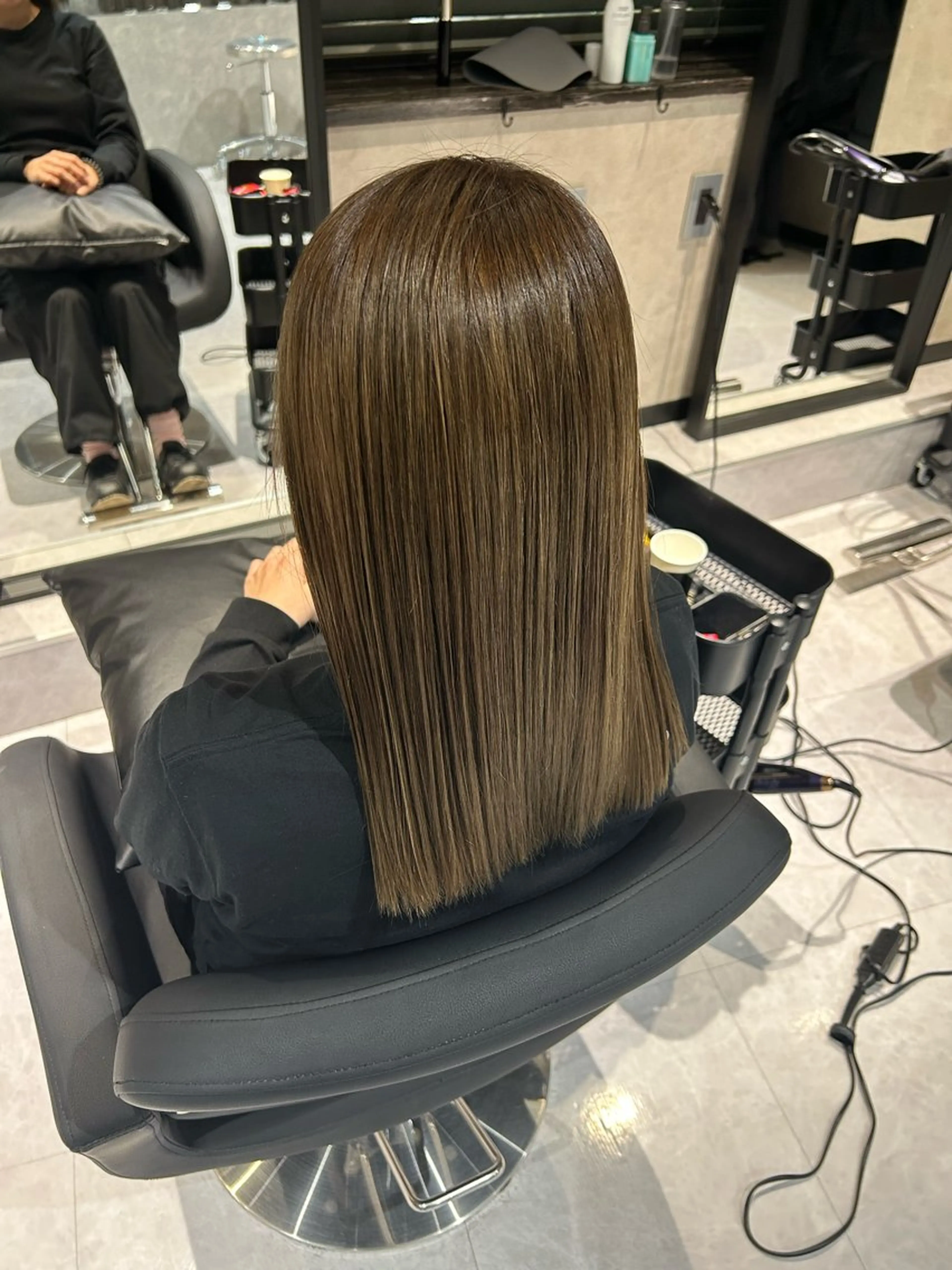 ロング カラー ベージュカラー オリーブベージュ 髪質改善 トリートメント ヘアカラー トリートメント 《.Xian》リク /透明感カラー/艶髪のヘアスタイル