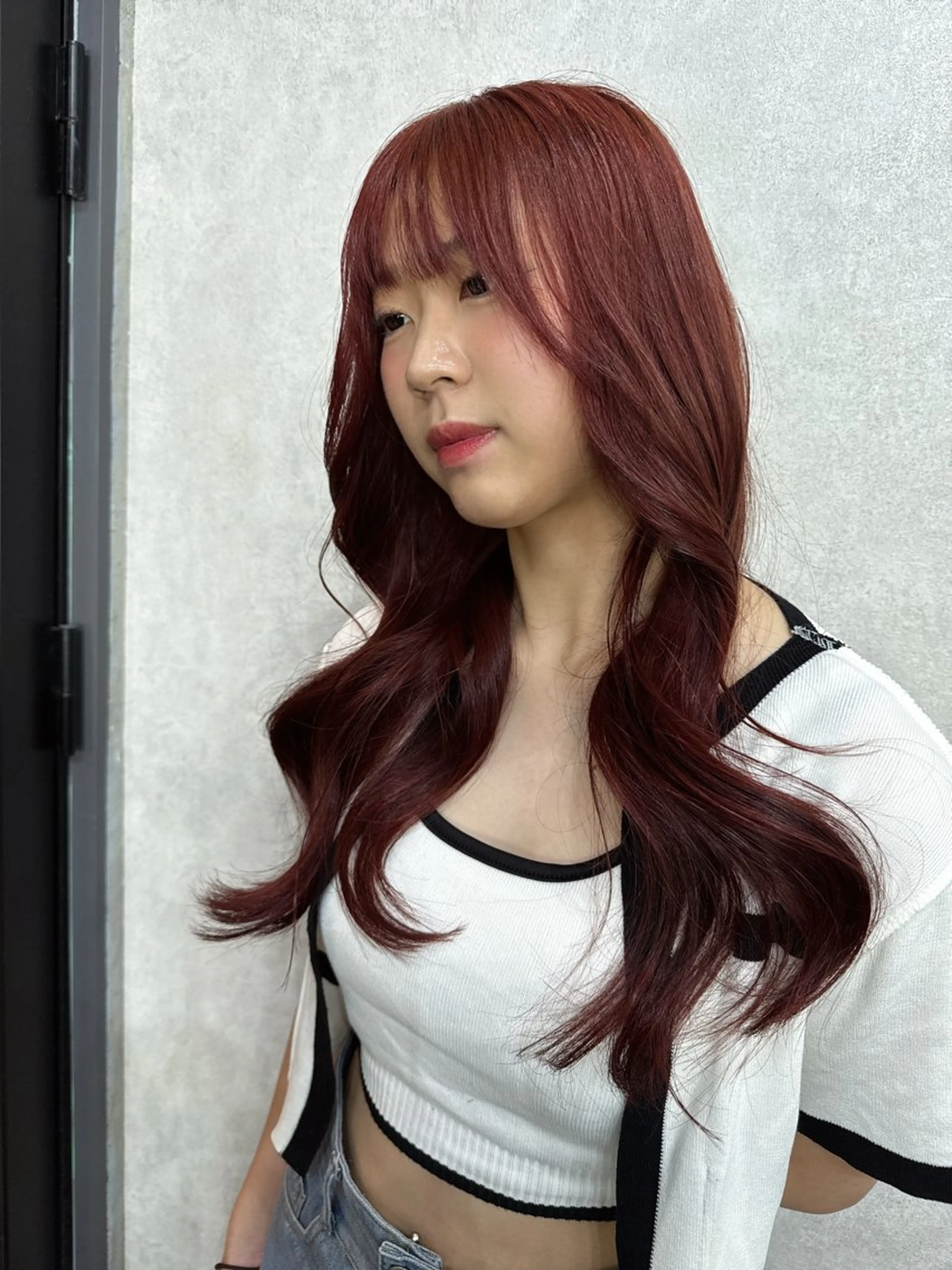 ロング カラー カシス レッドカラー AIRI layer cut hairのヘアスタイル