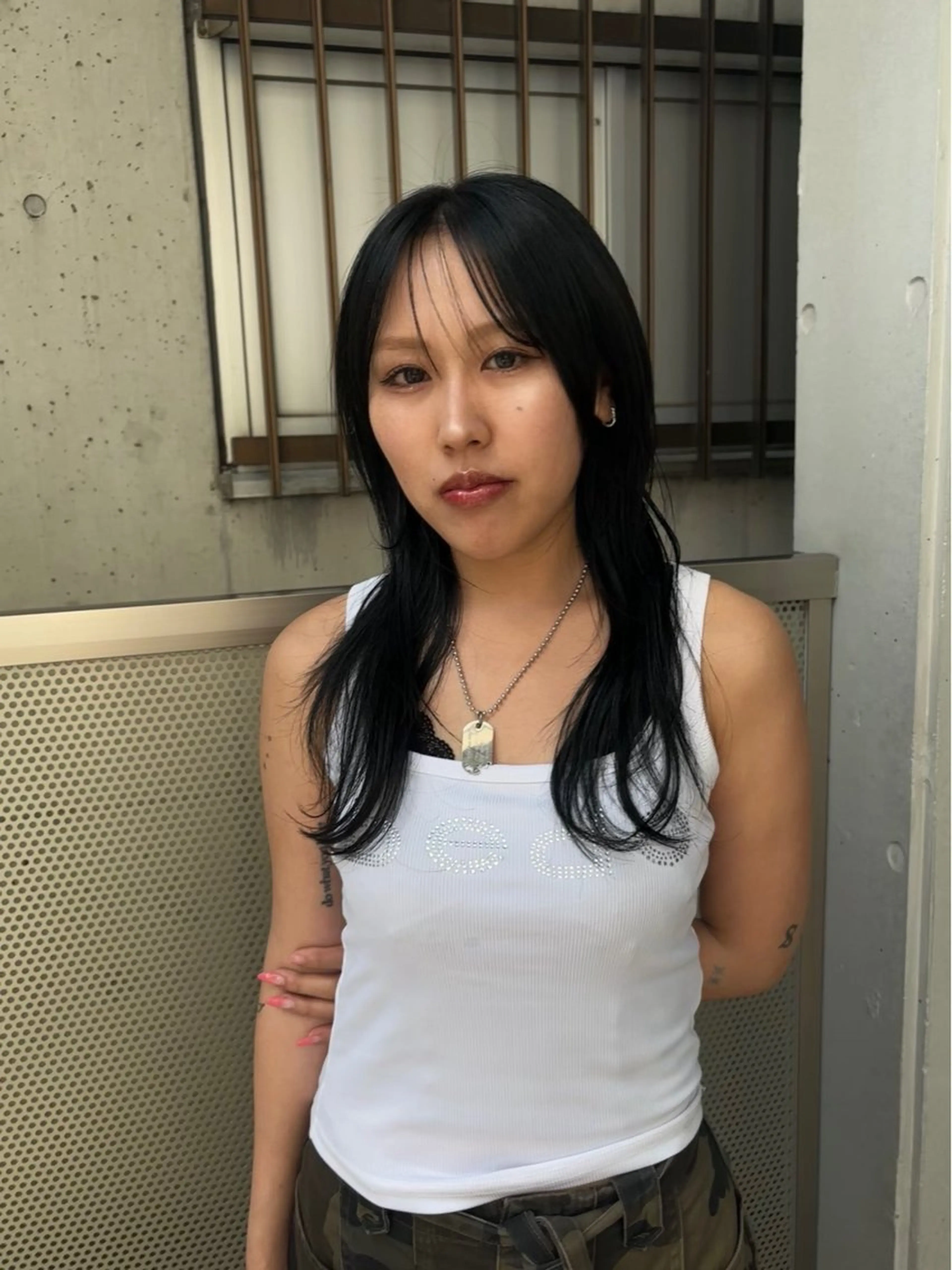 セミロング カラー 池田理紗/メンズ カット/切りっぱなしのヘアスタイル