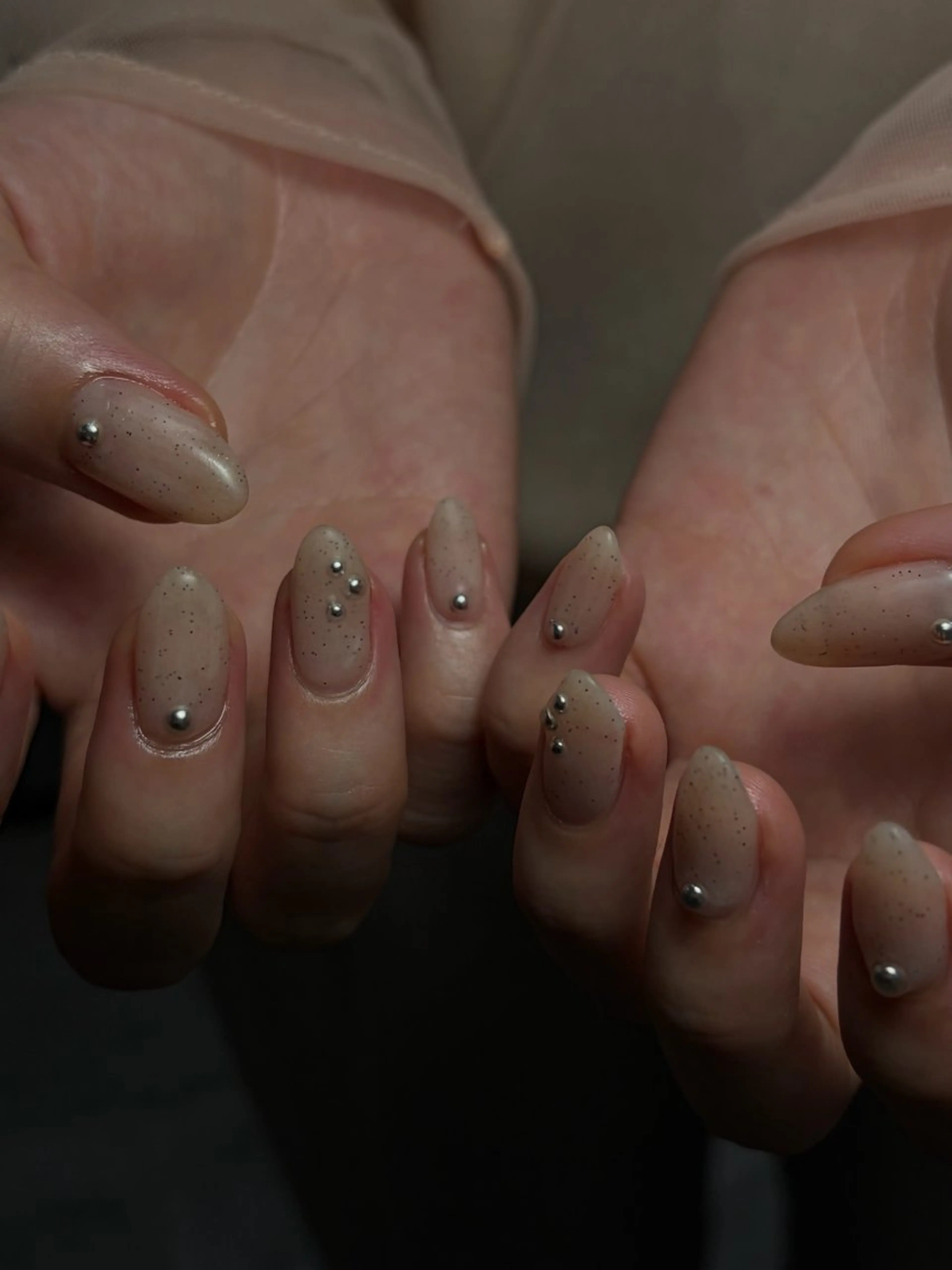 ネイル ハンドネイル ハンドケア pu+on. nailworks所属・fuyumi / ニュアンスネイルのネイルデザイン