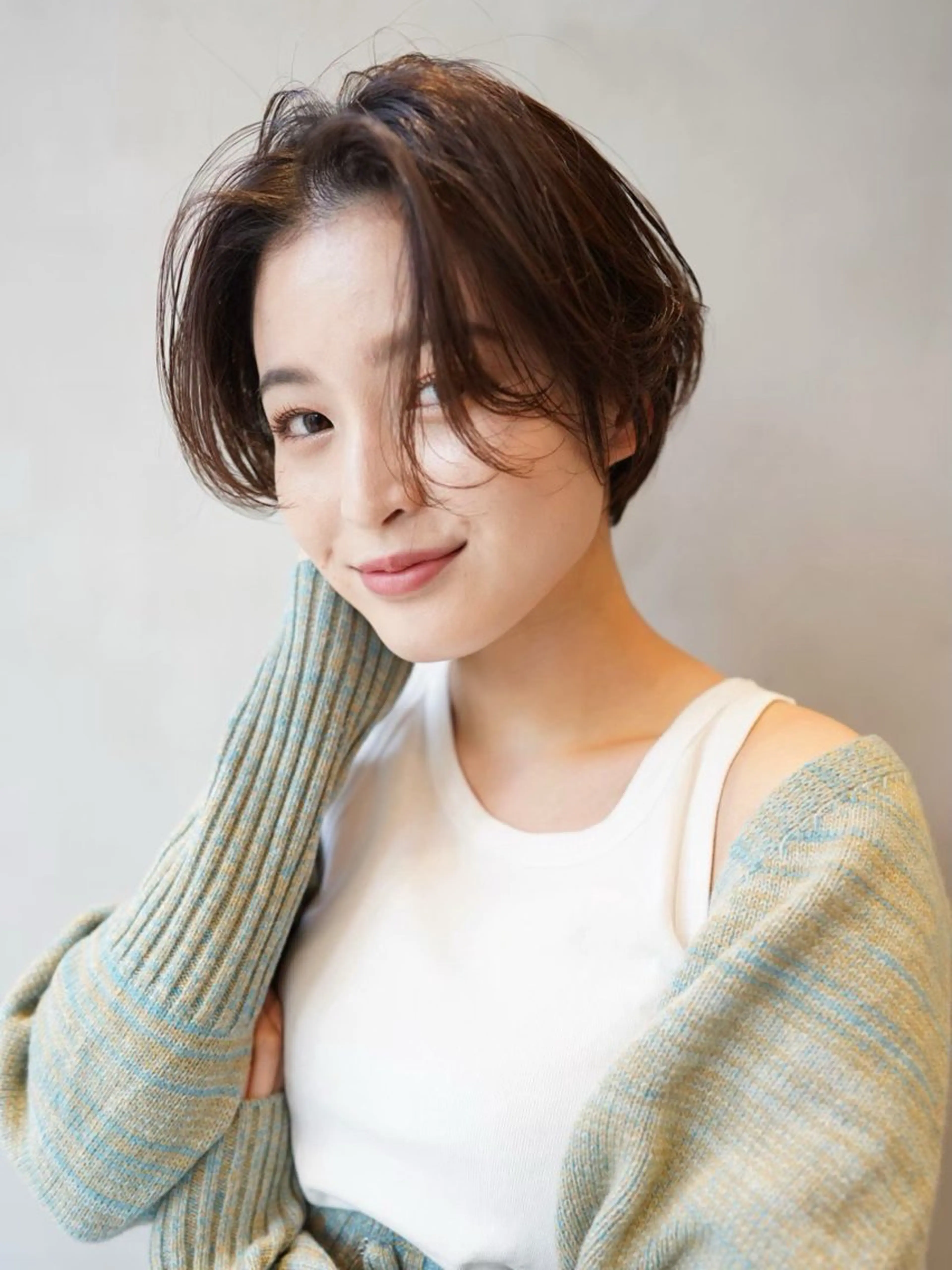 ショート センターパート /ニュアンスパーマのヘアスタイル